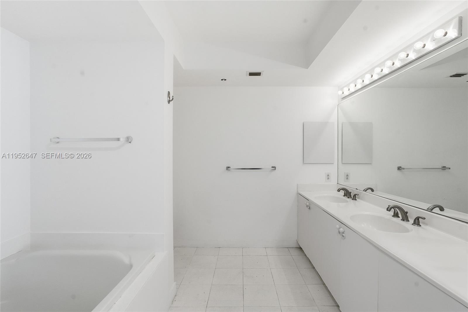 Photo of 20185 Country Club Dr  #502, Aventura, Florida, 33180 - 