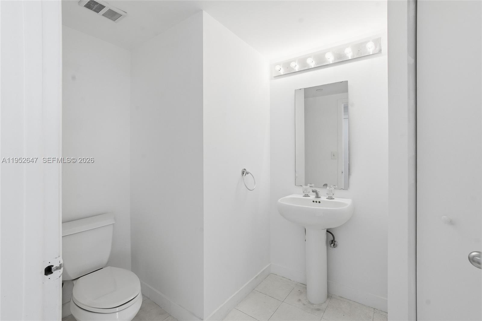 Photo of 20185 Country Club Dr  #502, Aventura, Florida, 33180 - 