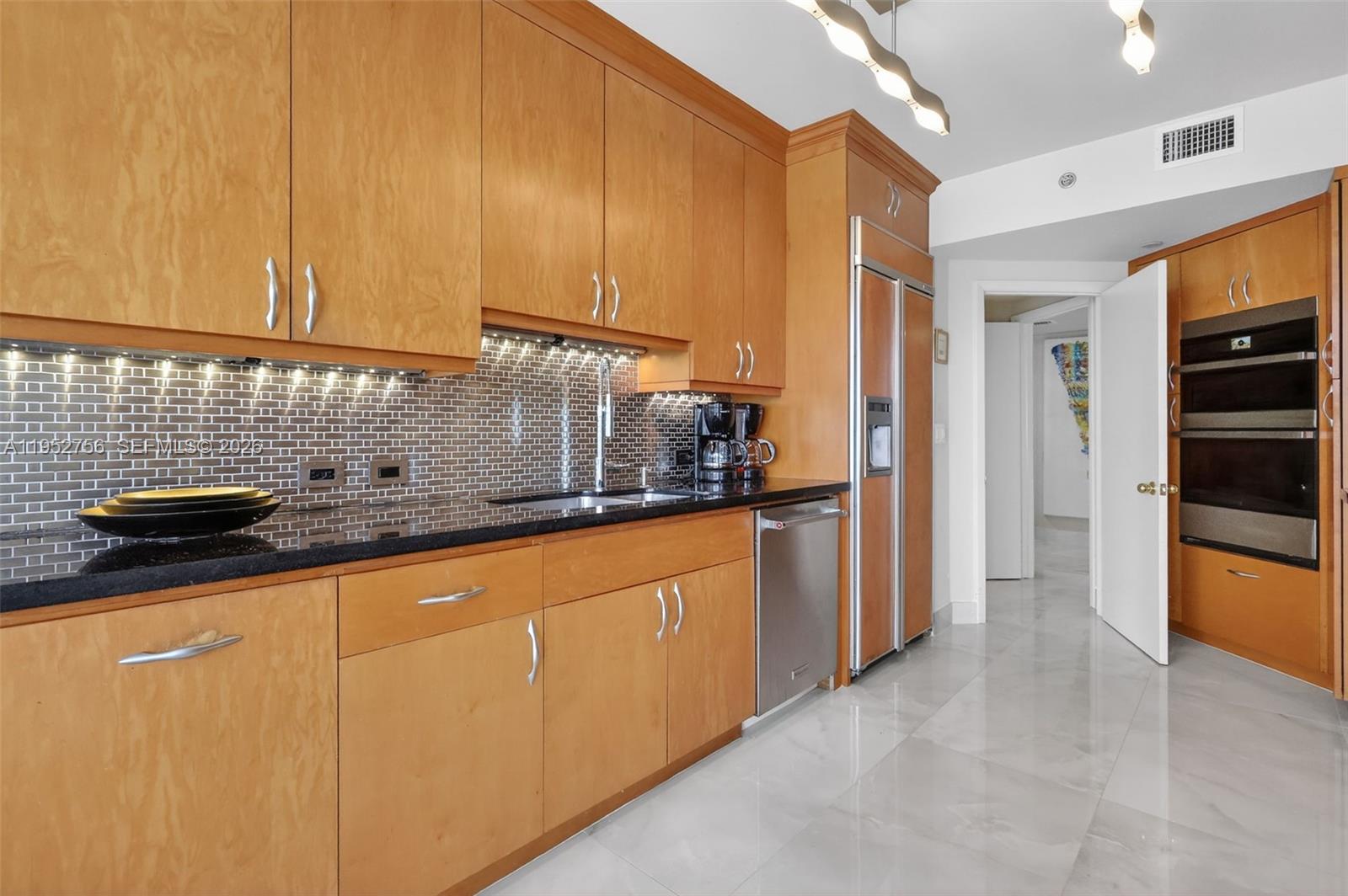 2602 4 / 4 2884 sq. ft. $ 2026-01-26 0 Photo