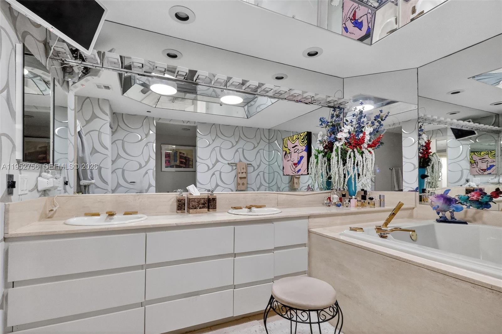 2602 4 / 4 2884 sq. ft. $ 2026-01-26 0 Photo