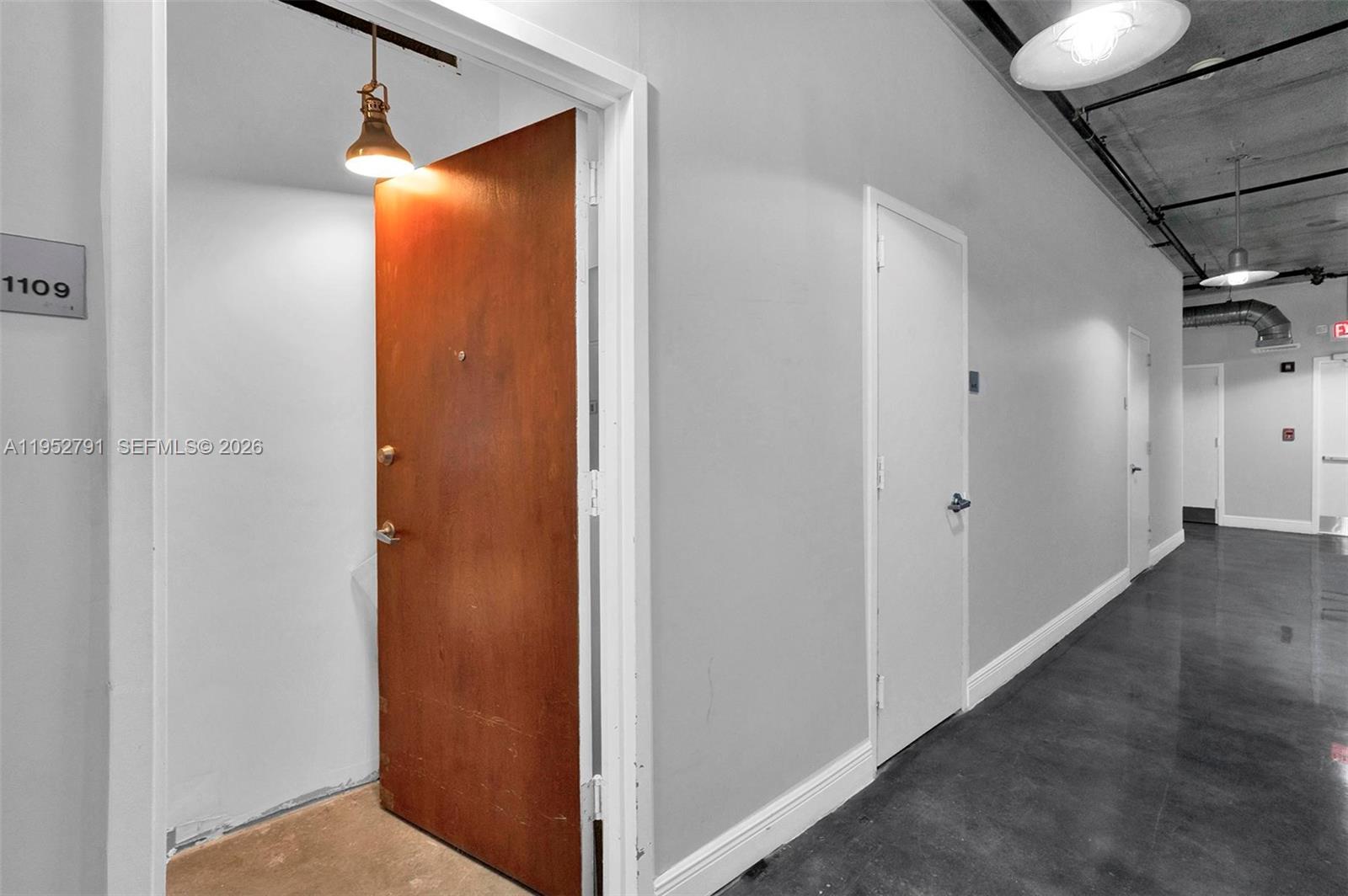 1109 2 / 2 1000 кв.футов $ 2026-01-26 0 Фото