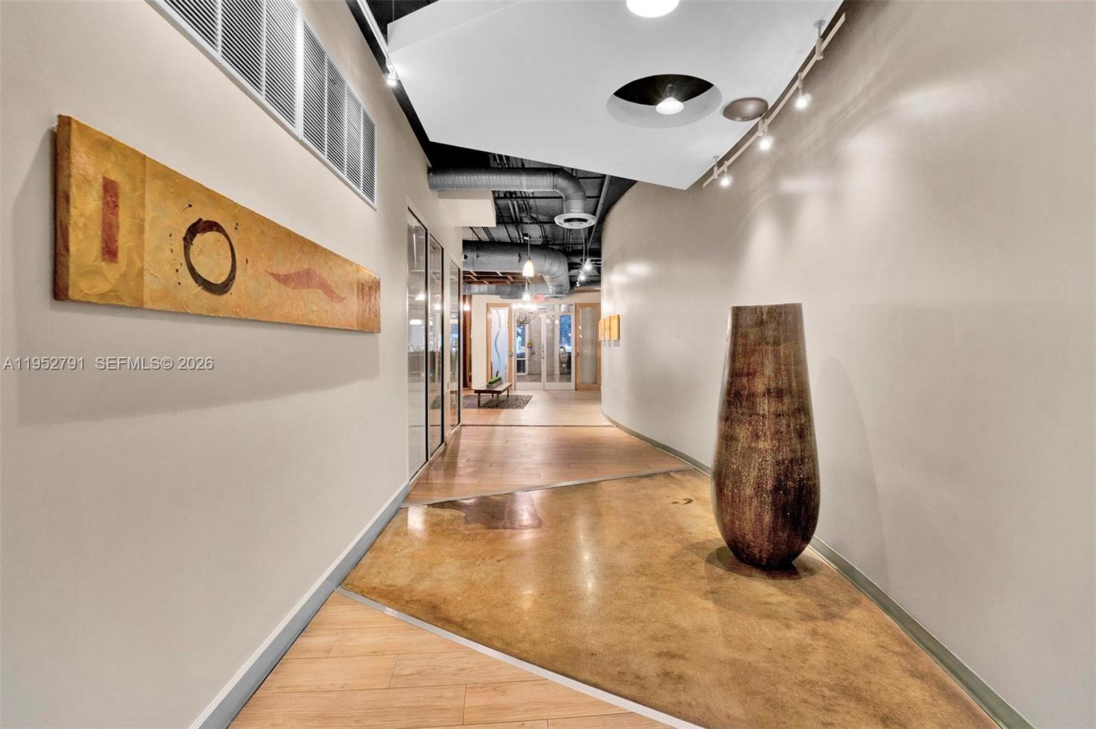 1109 2 / 2 1000 кв.футов $ 2026-01-26 0 Фото