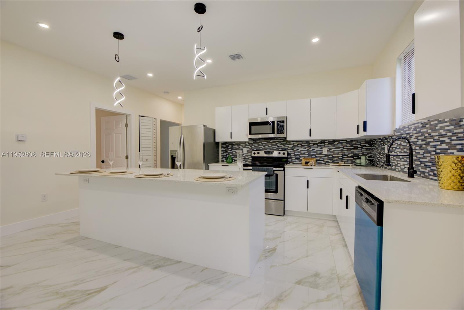   /  2738 sq. ft. $ 2026-01-26 0 Photo