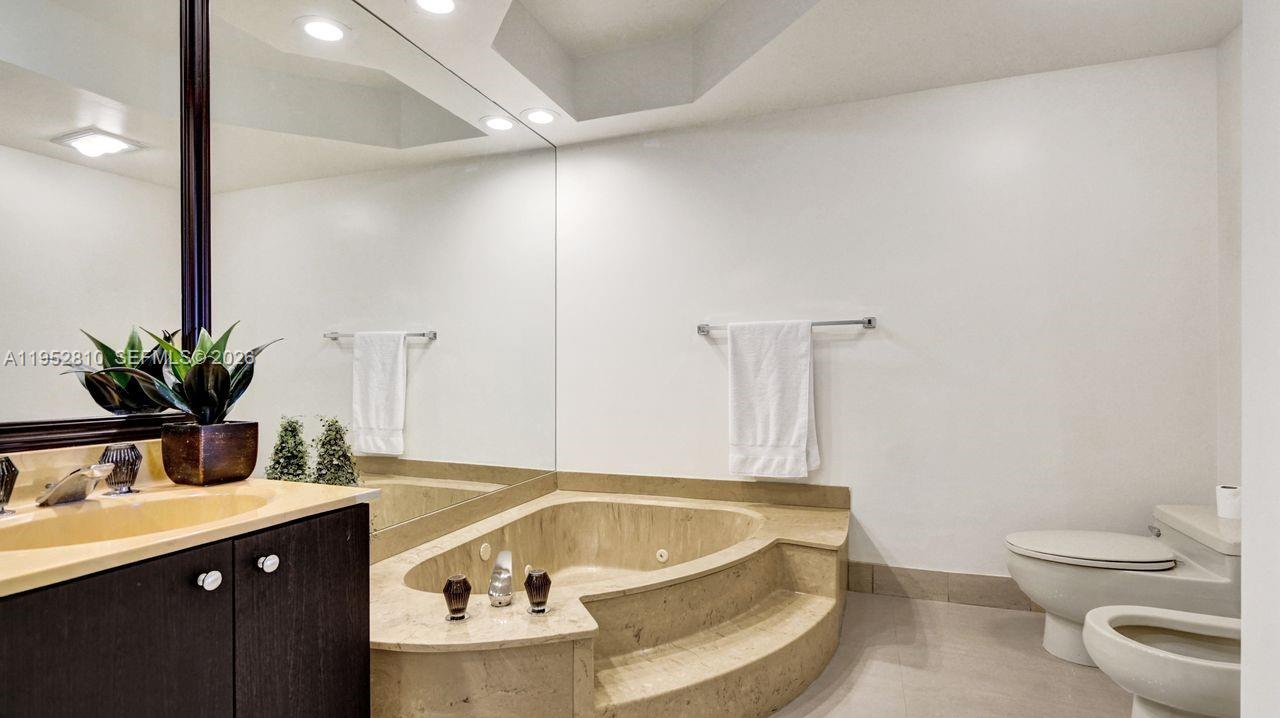 Photo of 20281 Country Club Dr  #809, Aventura, Florida, 33180 - 