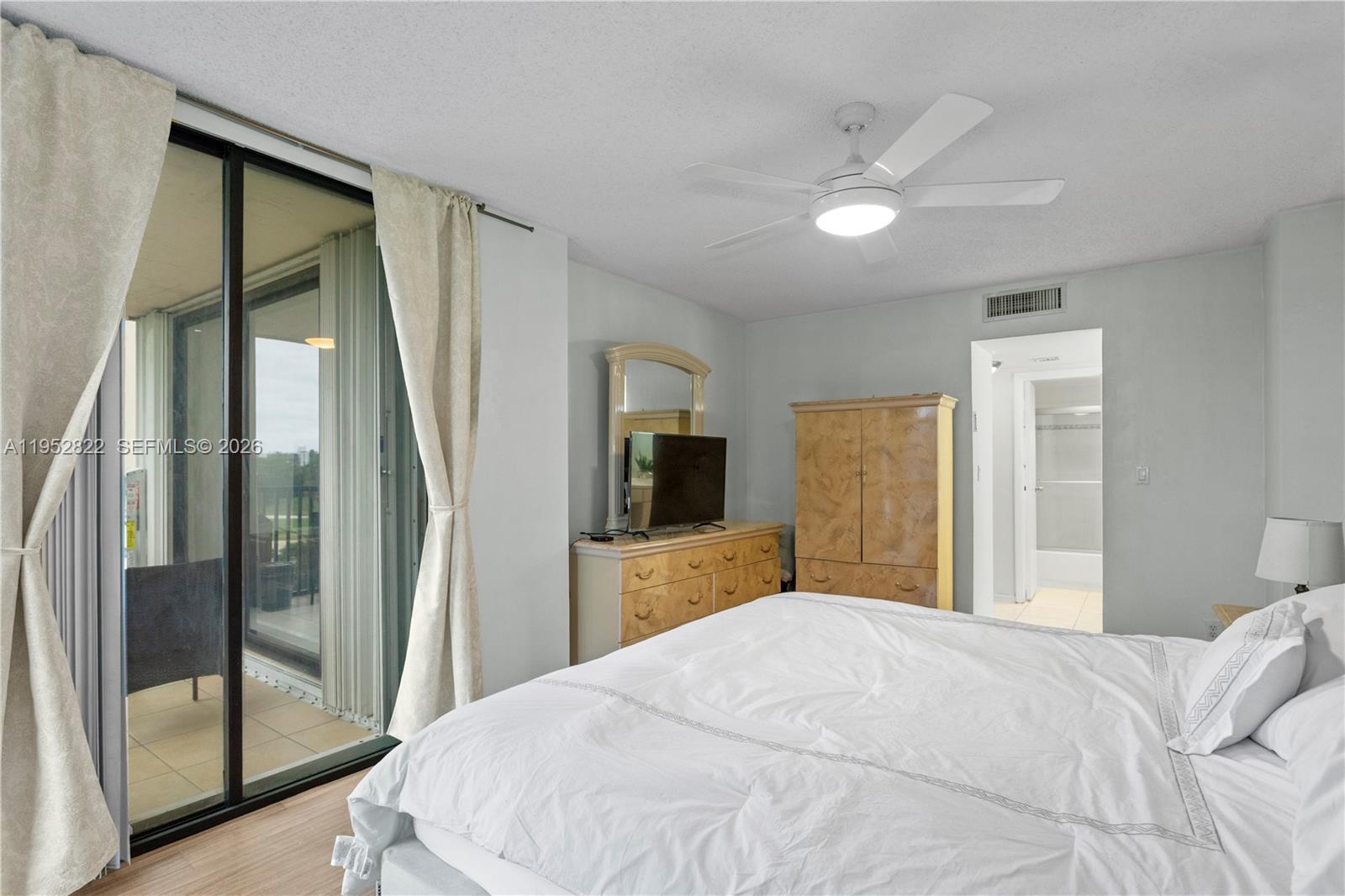 Photo of 20379 Country Club Dr  #532, Aventura, Florida, 33180 - 