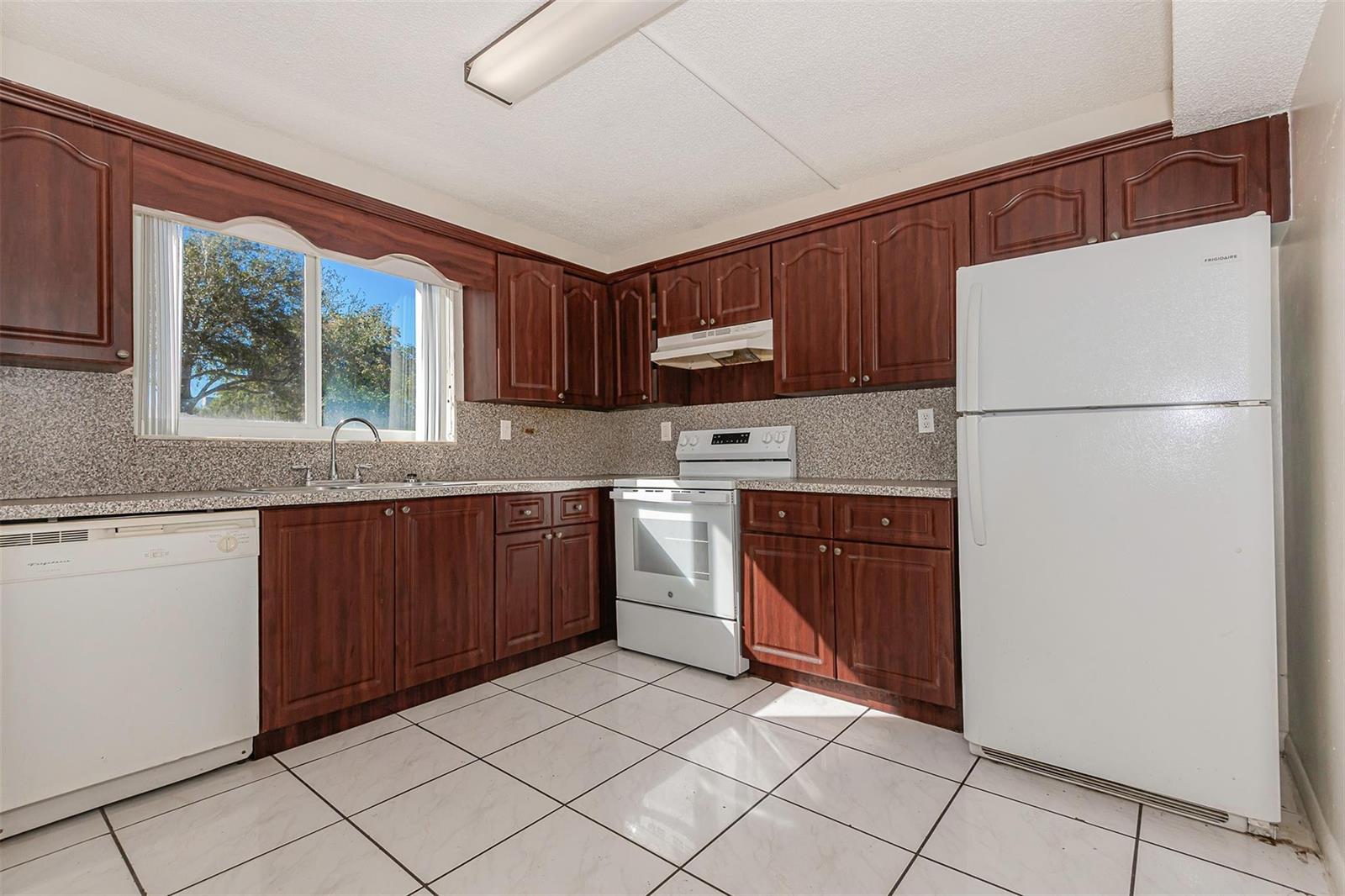   / 0 5387 sq. ft. $ 2026-06-21 0 foto