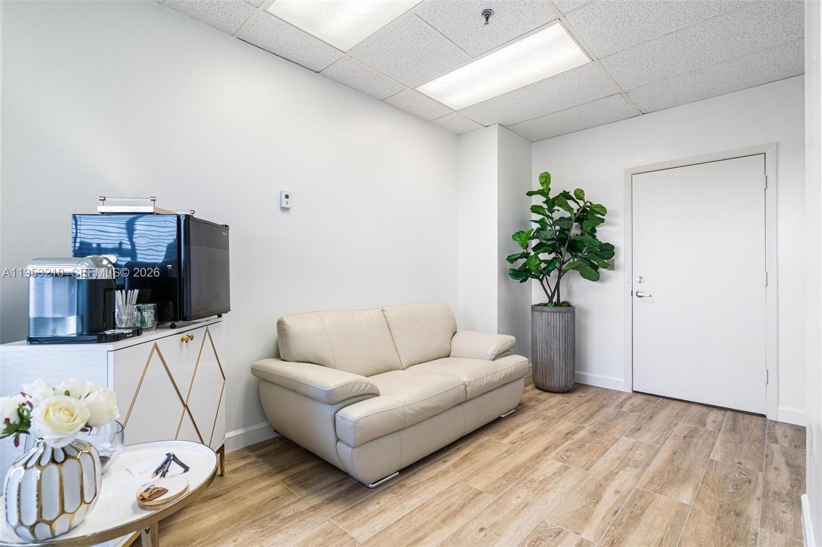 CU9J  /   sq. ft. $ 2026-02-09 0 foto