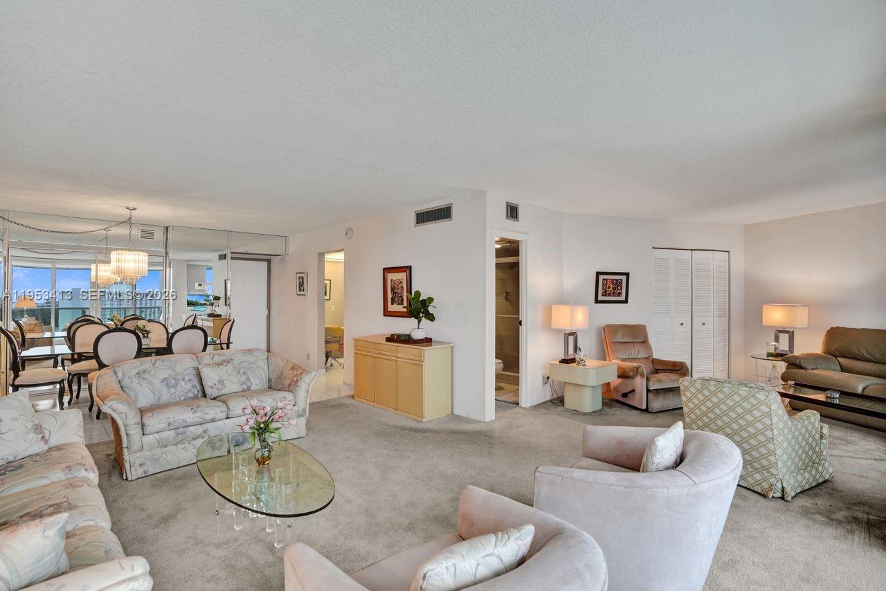 1401 2 / 2 1357 кв.футов $ 2026-01-31 0 Фото