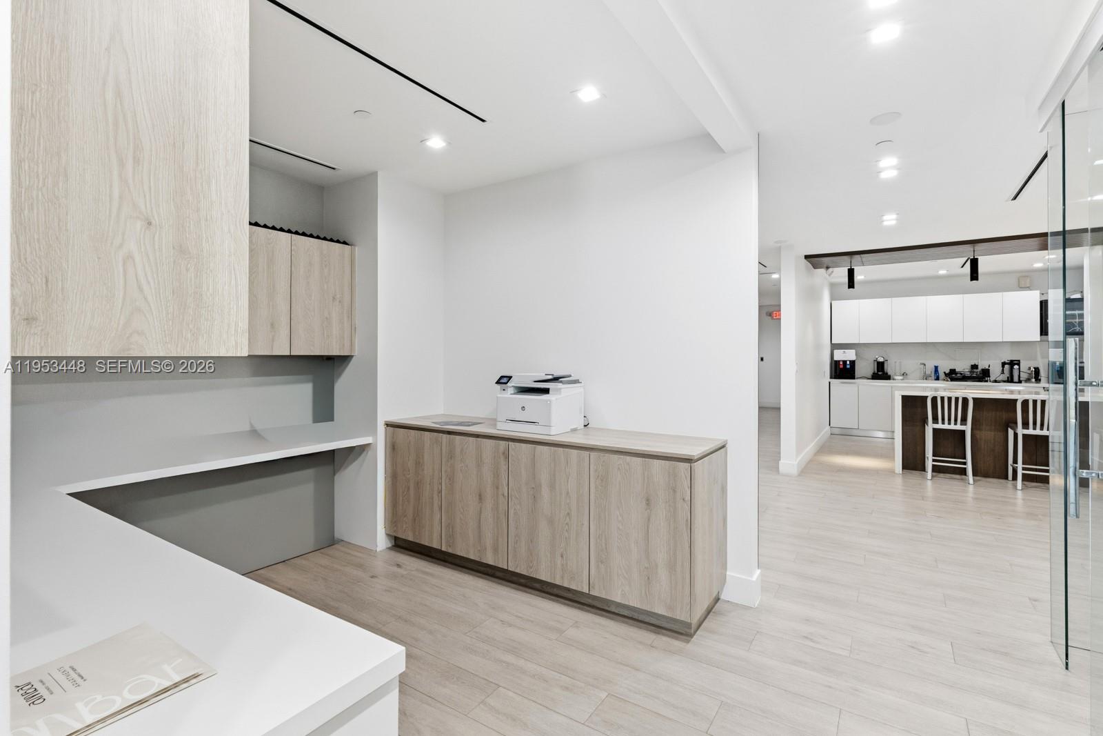 11E  /   кв.футов $ 2026-01-27 0 Фото