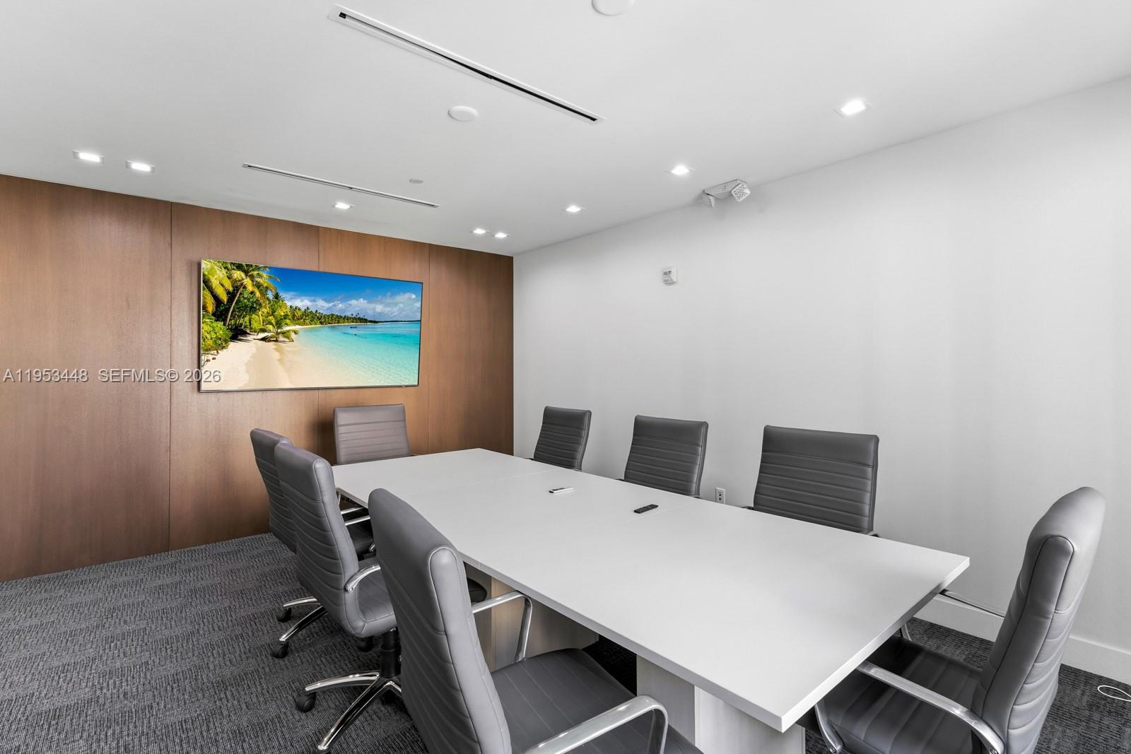 11E  /   кв.футов $ 2026-01-27 0 Фото