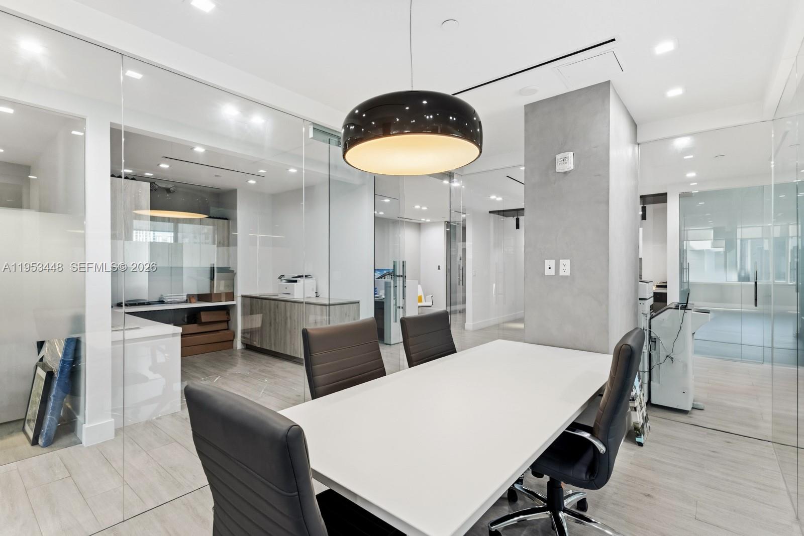 11E  /   кв.футов $ 2026-01-27 0 Фото