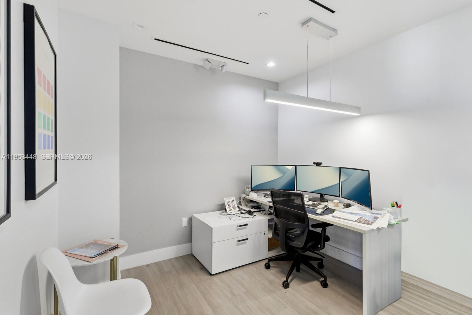 11E  /   кв.футов $ 2026-01-27 0 Фото