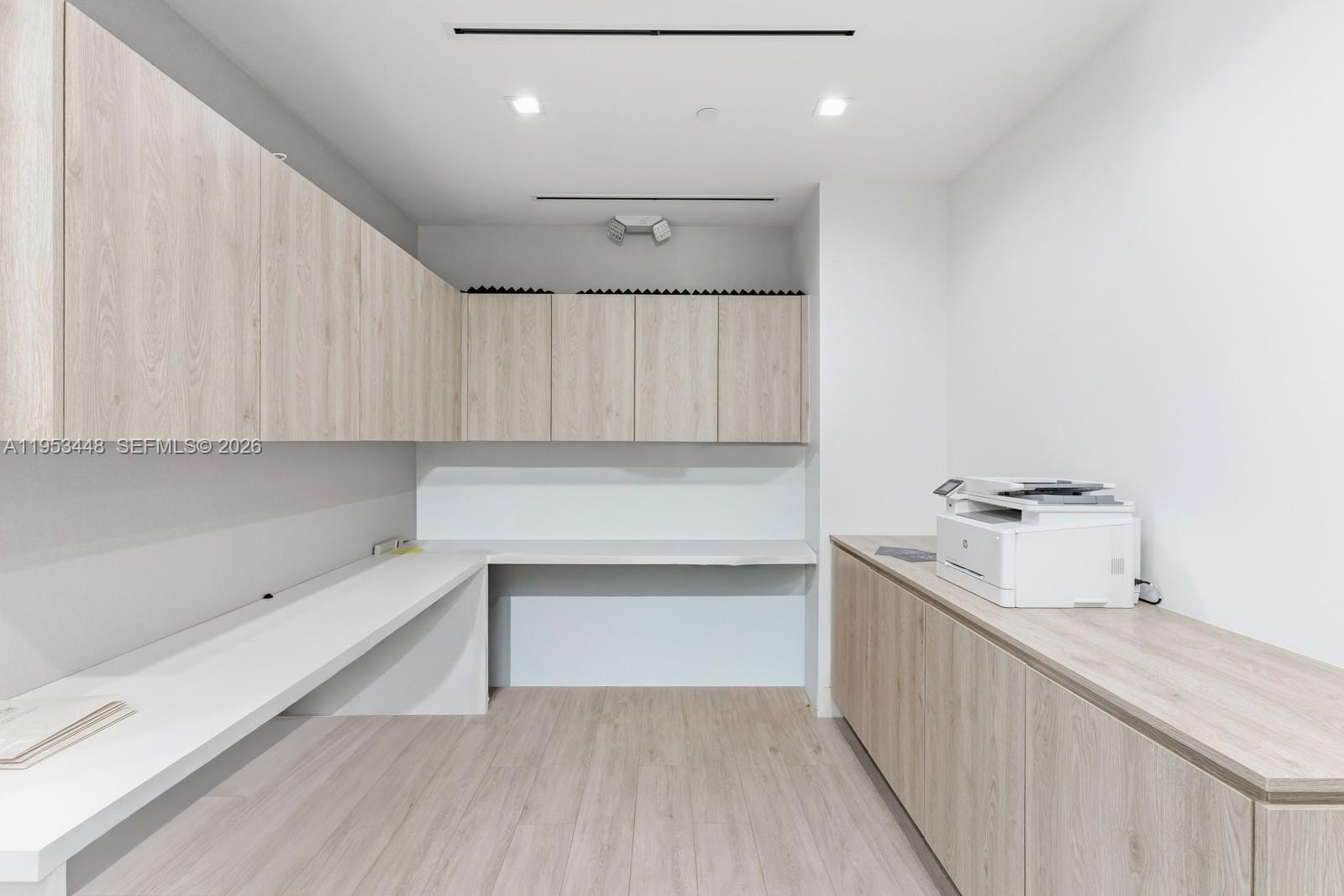 11E  /   кв.футов $ 2026-01-27 0 Фото