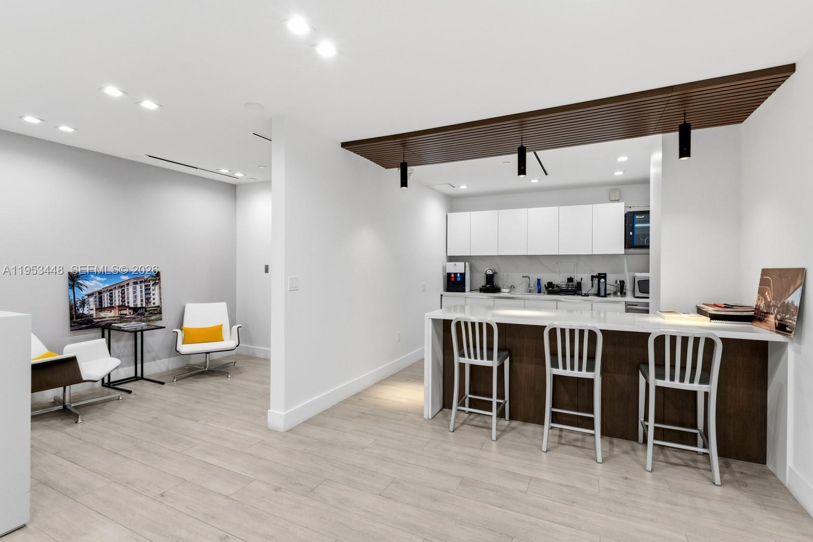 11E  /   кв.футов $ 2026-01-27 0 Фото