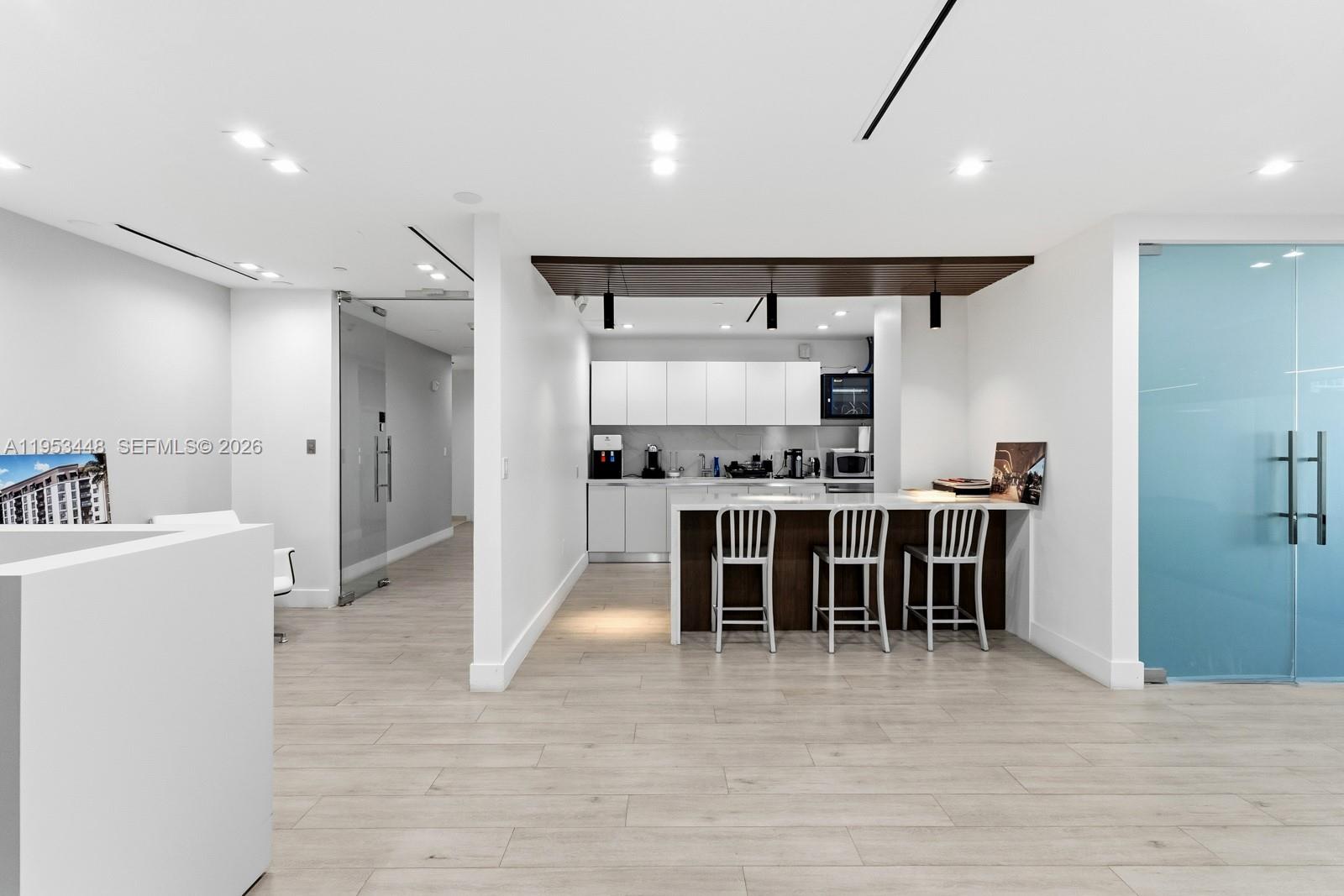 11E  /   кв.футов $ 2026-01-27 0 Фото