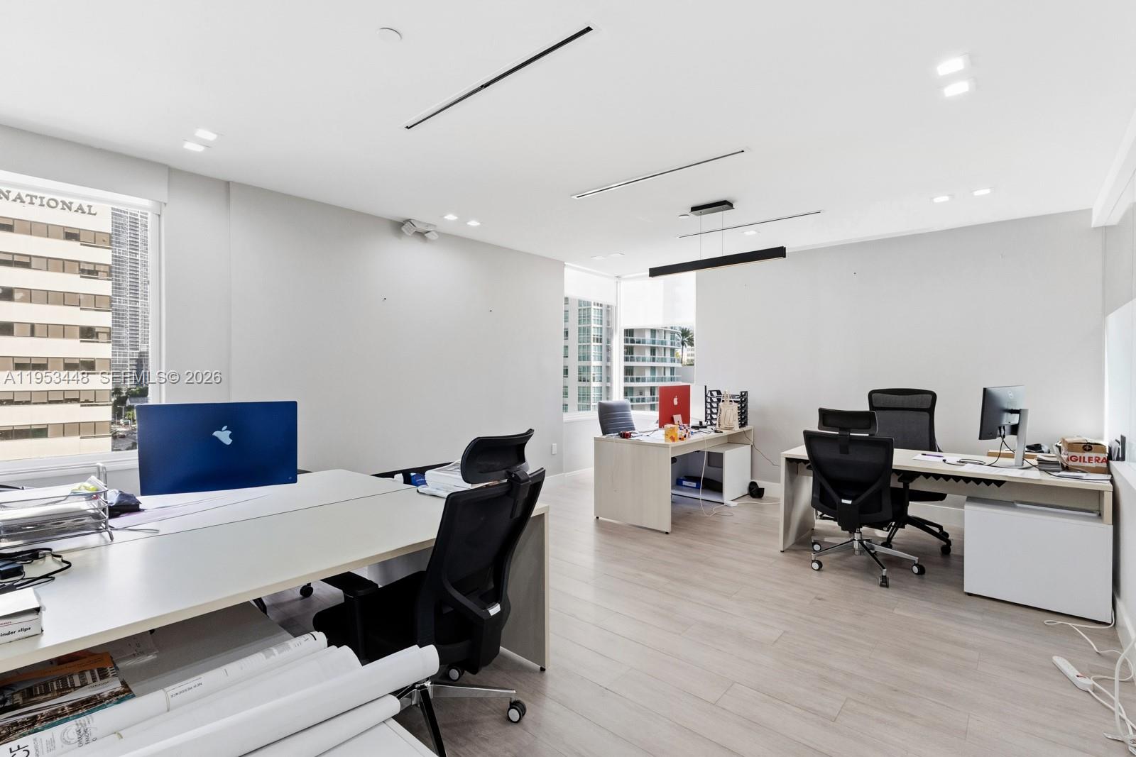 11E  /   кв.футов $ 2026-01-27 0 Фото