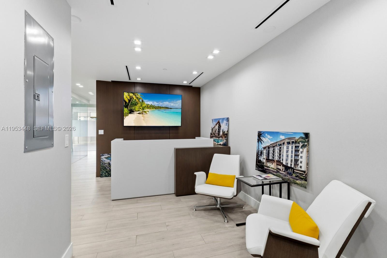 11E  /   кв.футов $ 2026-01-27 0 Фото