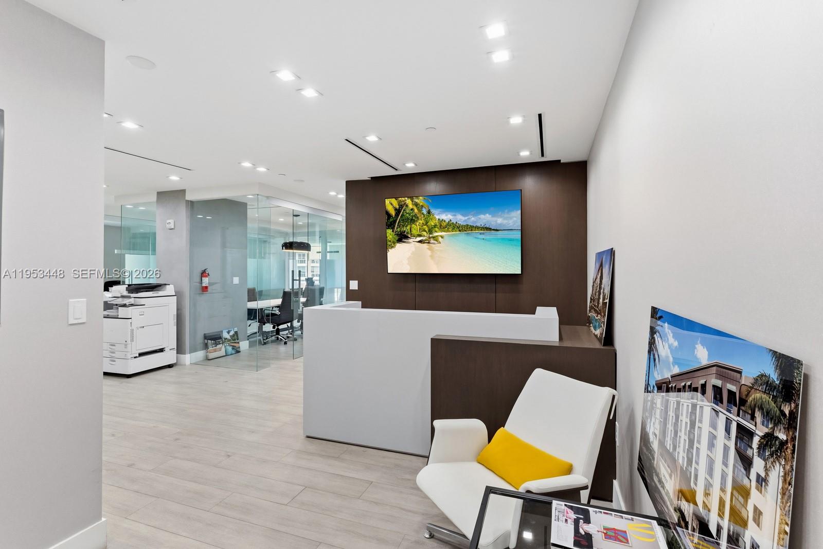 11E  /   кв.футов $ 2026-01-27 0 Фото