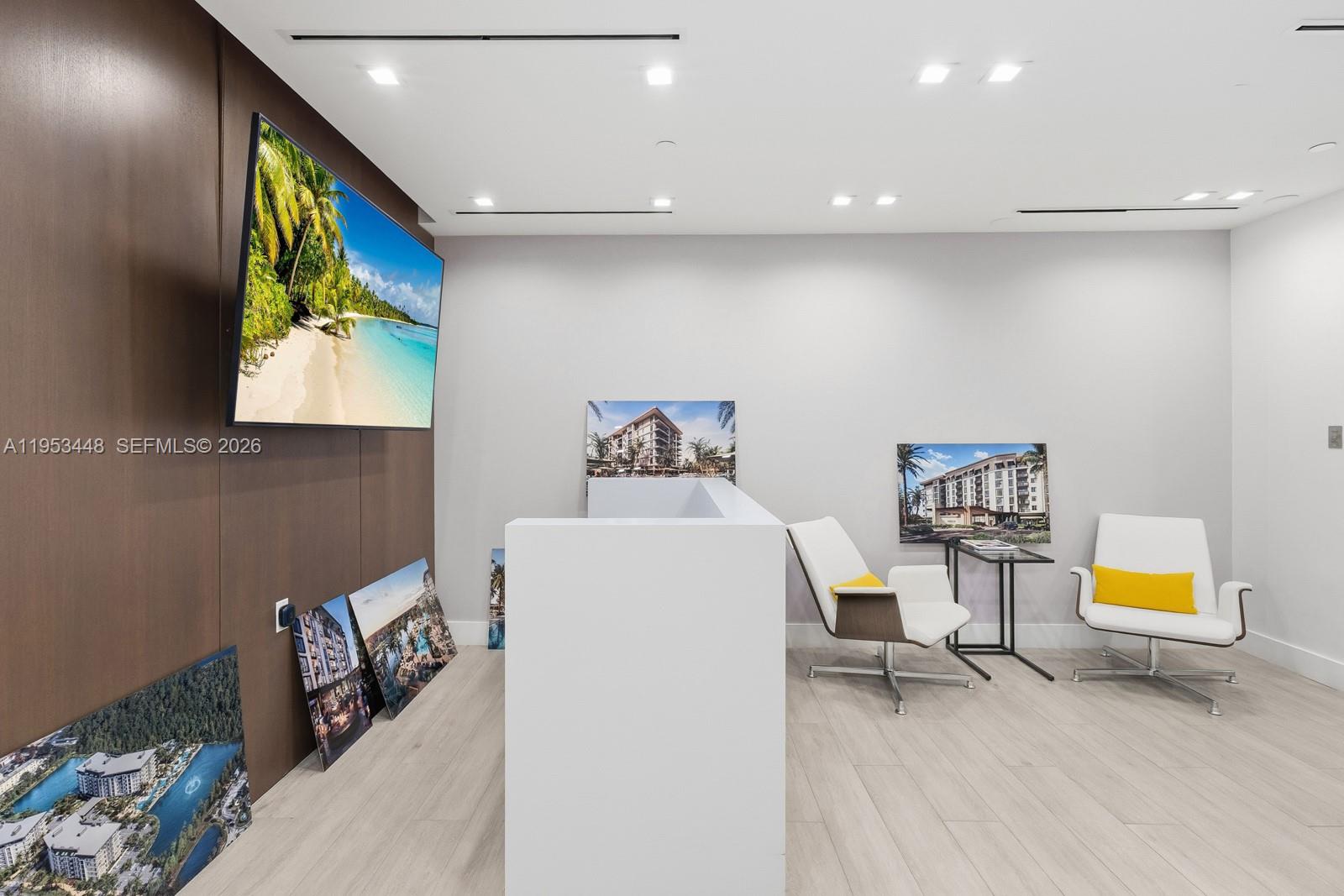 11E  /   кв.футов $ 2026-01-27 0 Фото