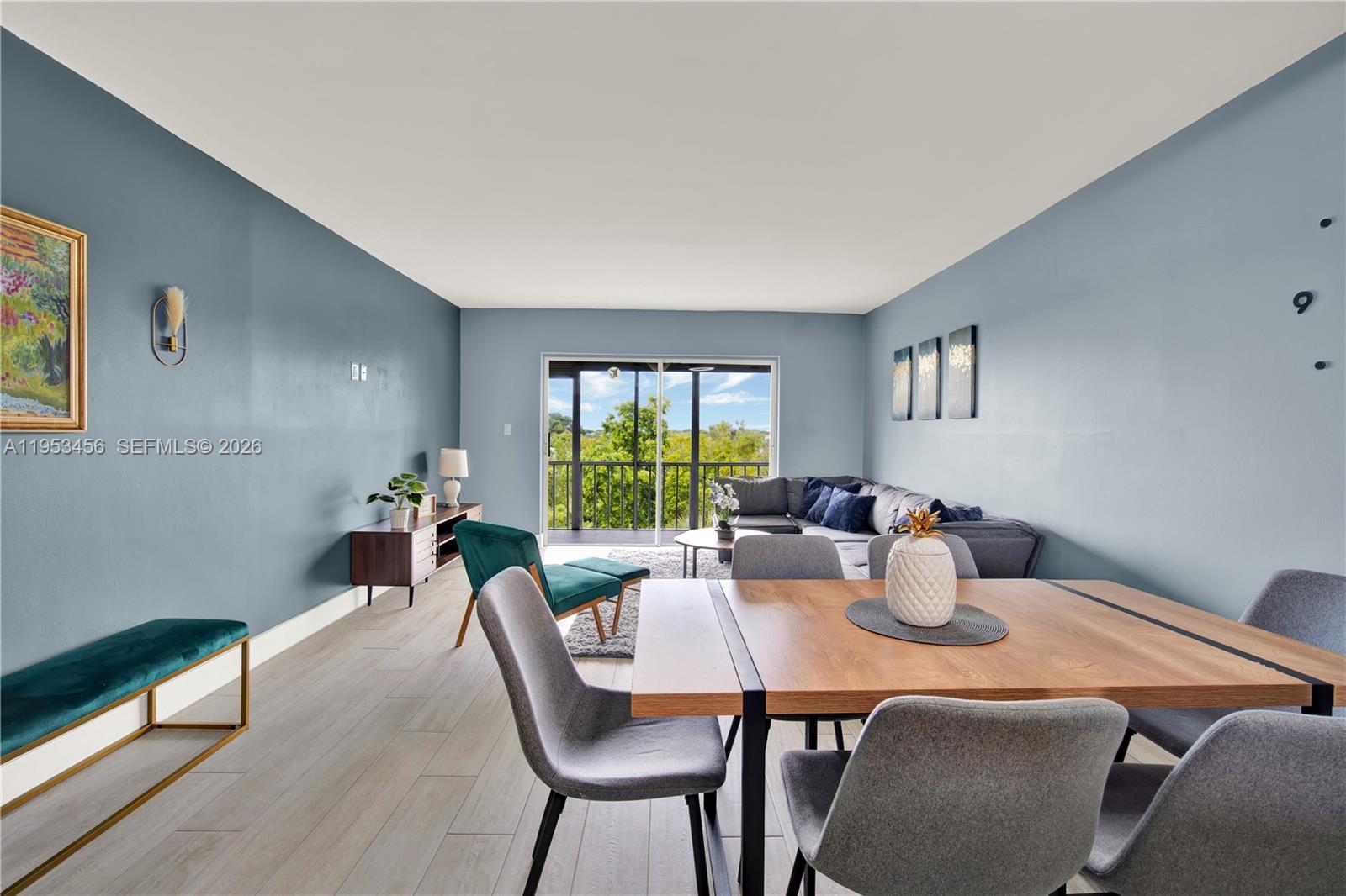 See details 414 2 / 2 992 sq. ft. $ 2026-01-27 0 Photo