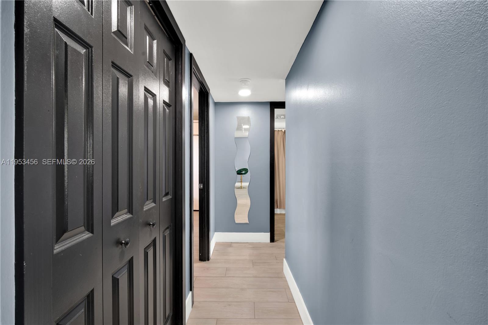 See details 414 2 / 2 992 sq. ft. $ 2026-01-27 0 Photo