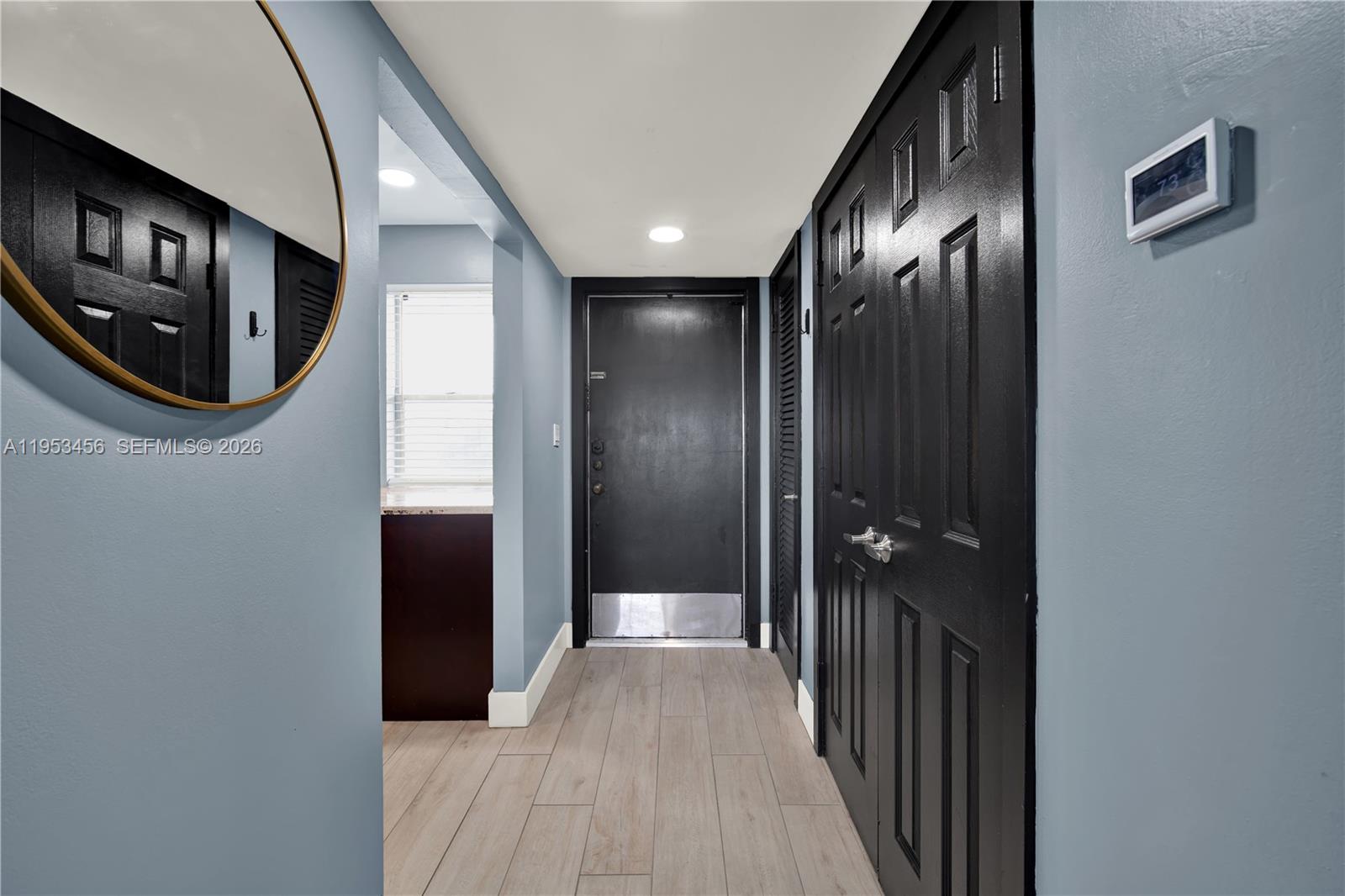 See details 414 2 / 2 992 sq. ft. $ 2026-01-27 0 Photo