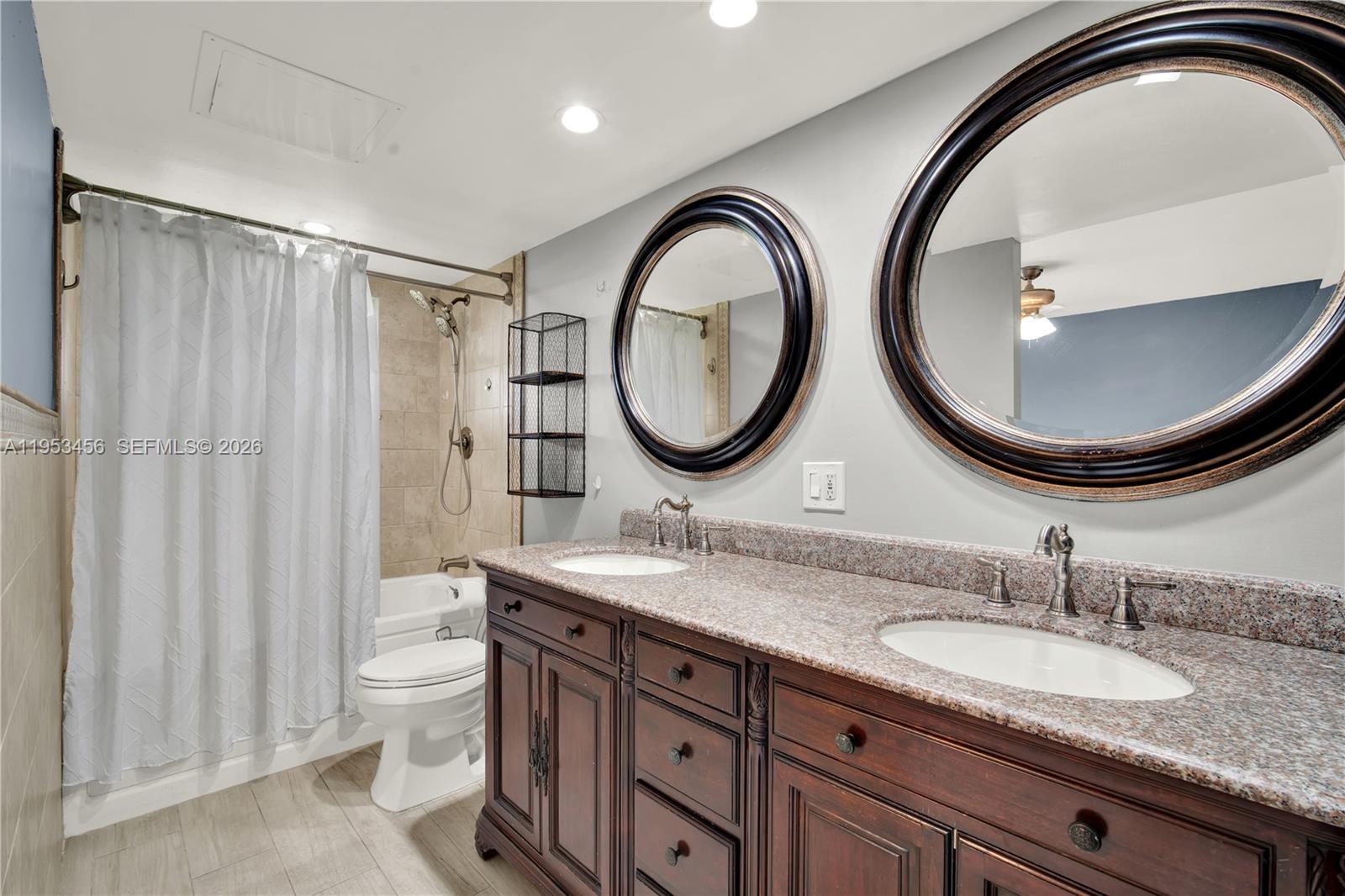 See details 414 2 / 2 992 sq. ft. $ 2026-01-27 0 Photo