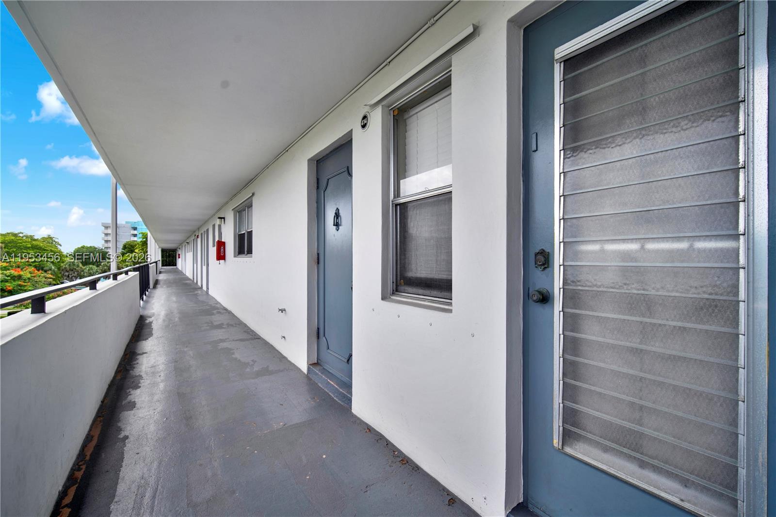 See details 414 2 / 2 992 sq. ft. $ 2026-01-27 0 Photo