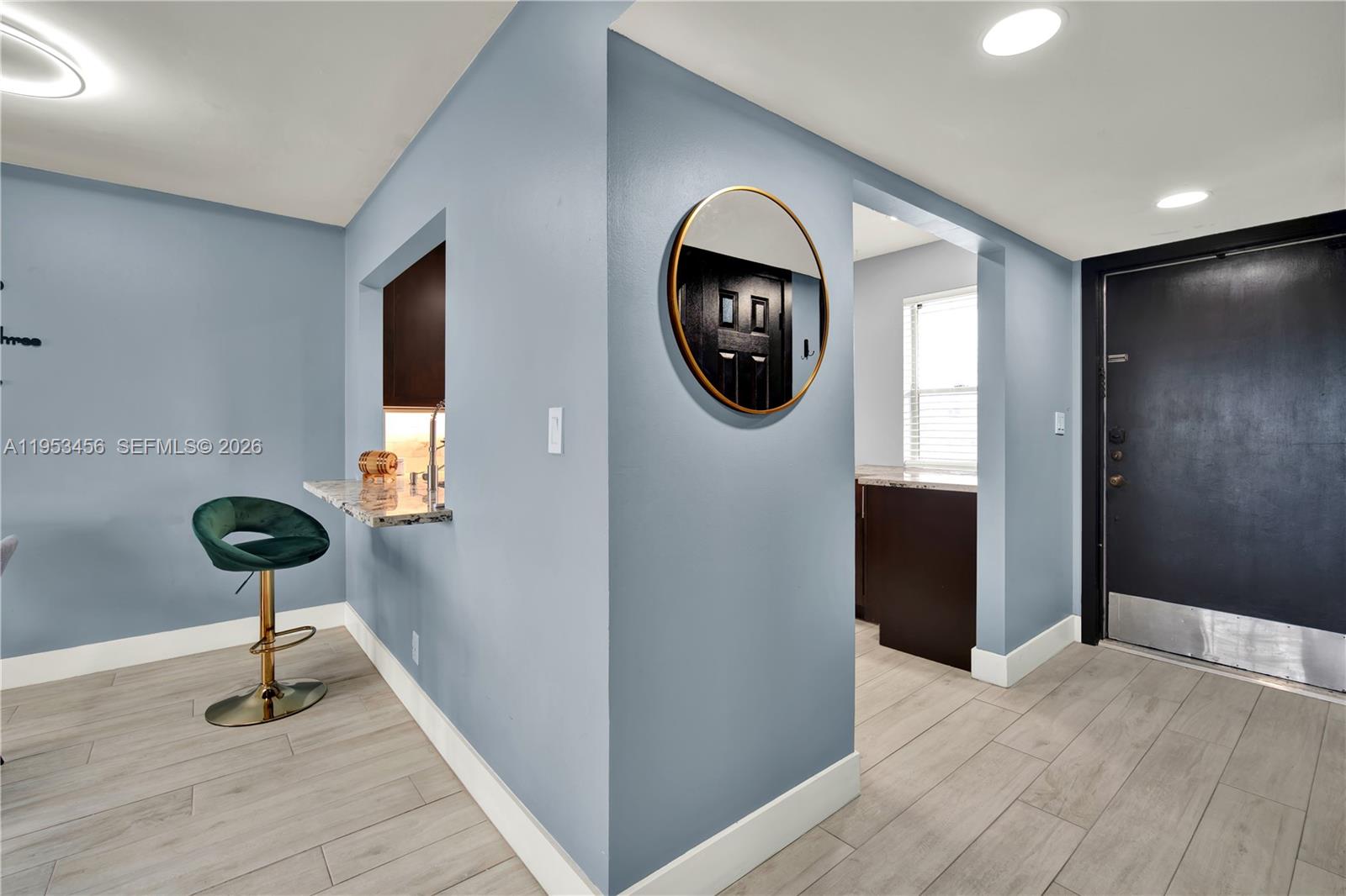 See details 414 2 / 2 992 sq. ft. $ 2026-01-27 0 Photo