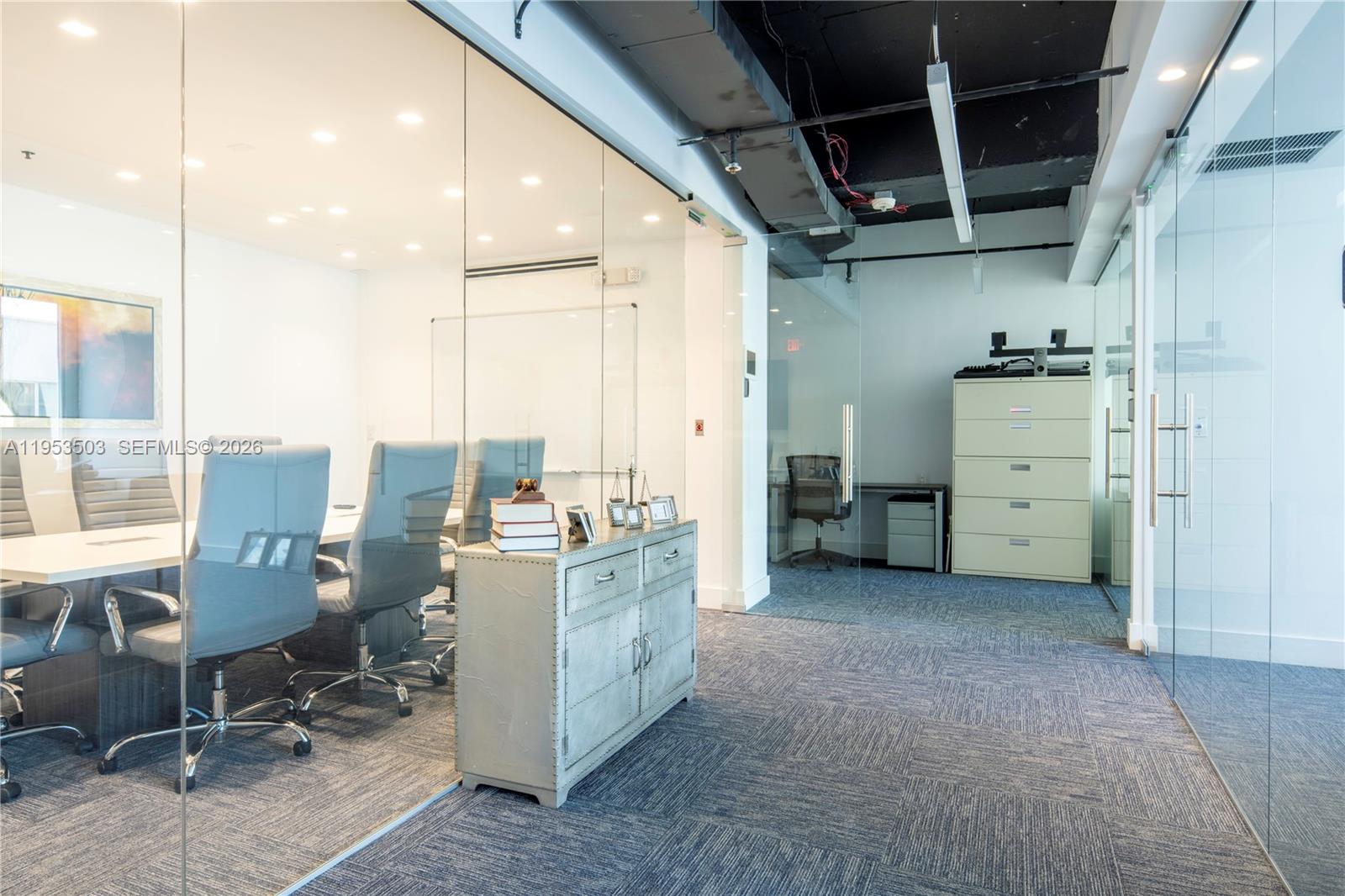 1410  /   кв.футов $ 2026-01-27 0 Фото