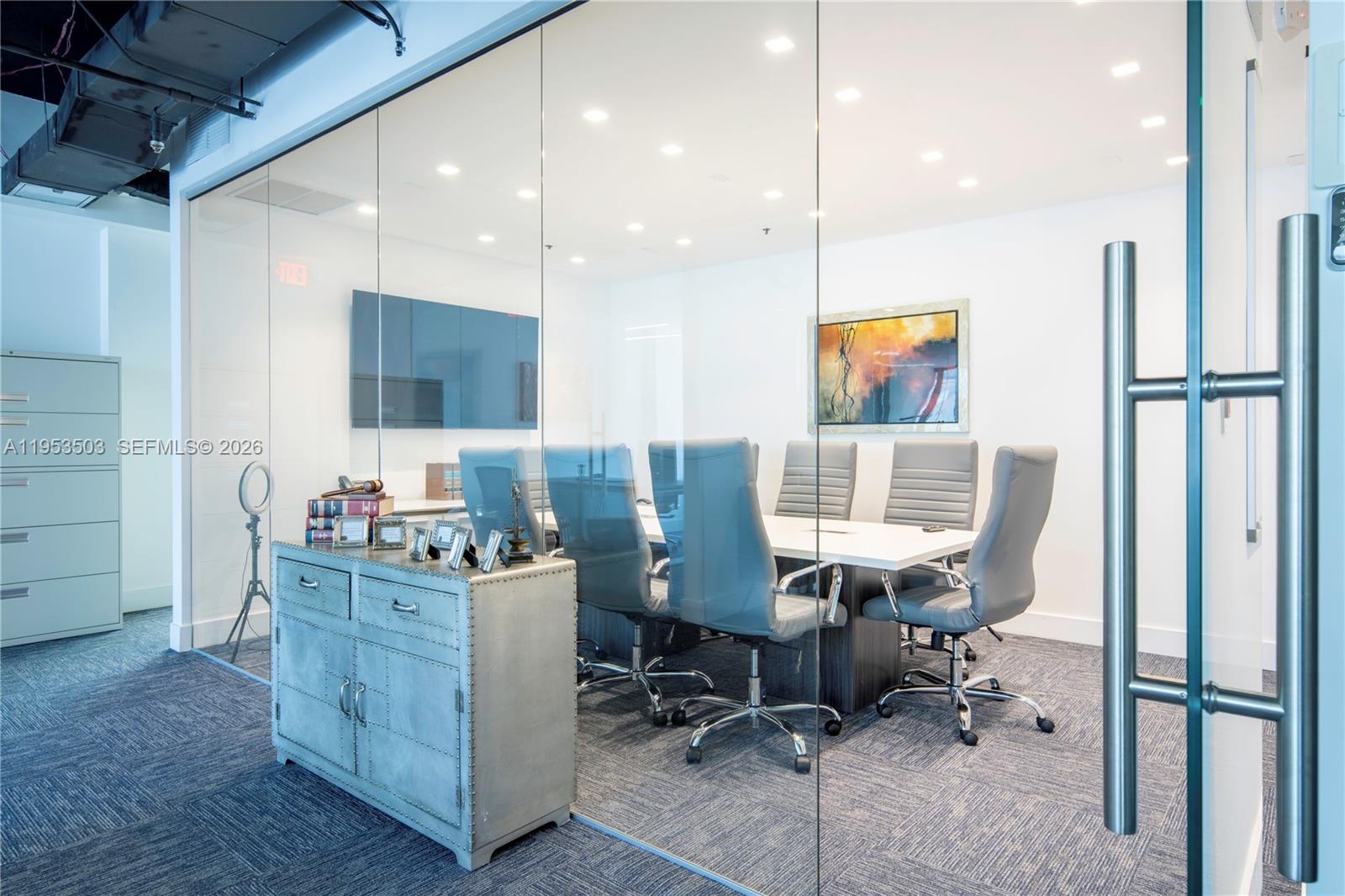 1410  /   кв.футов $ 2026-01-27 0 Фото