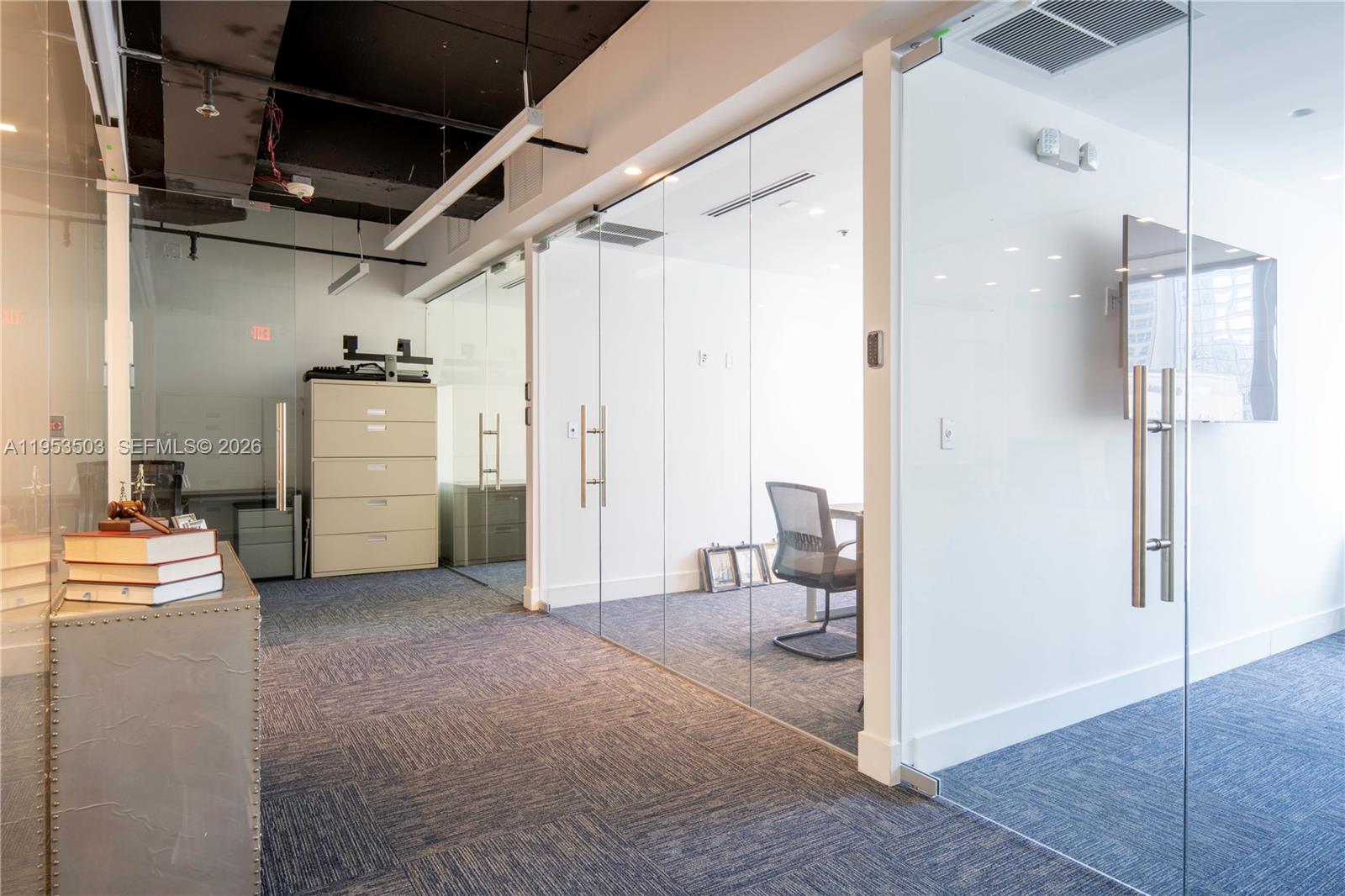 1410  /   кв.футов $ 2026-01-27 0 Фото