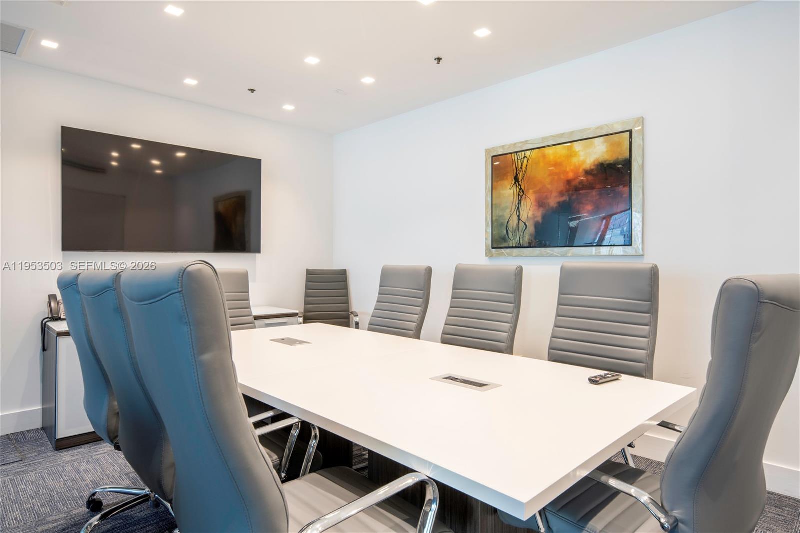 1410  /   кв.футов $ 2026-01-27 0 Фото