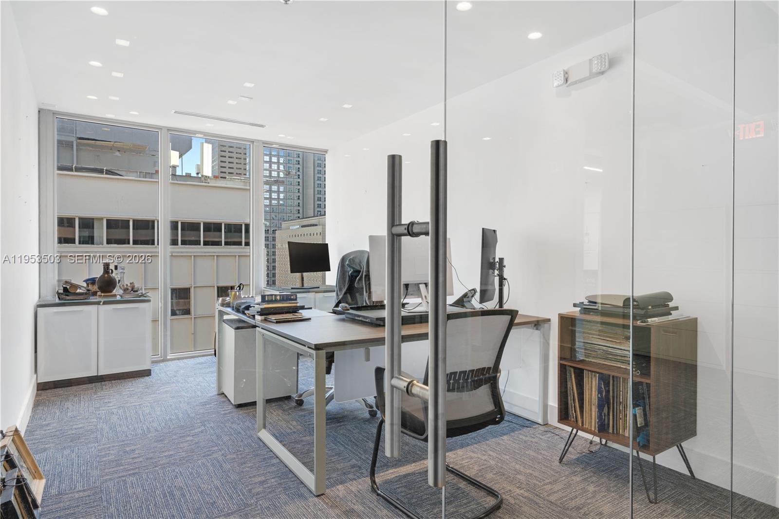 1410  /   кв.футов $ 2026-01-27 0 Фото