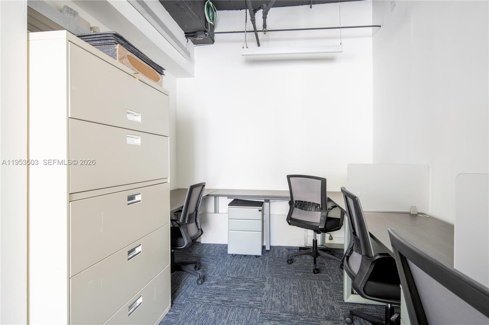 1410  /   кв.футов $ 2026-01-27 0 Фото