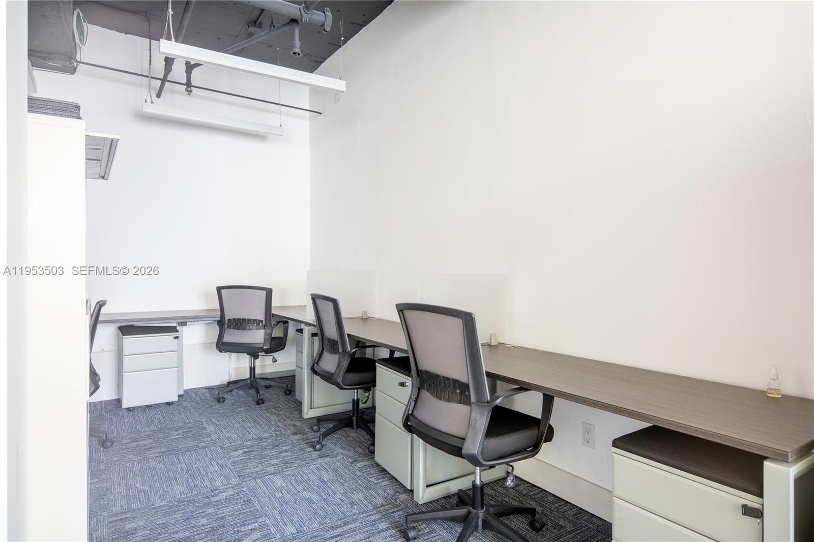 1410  /   кв.футов $ 2026-01-27 0 Фото