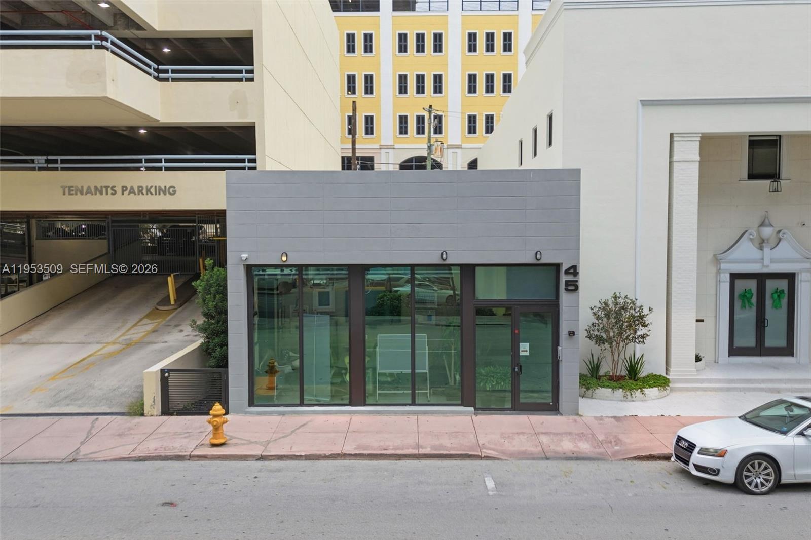   /   кв.футов $ 2026-01-27 0 Фото