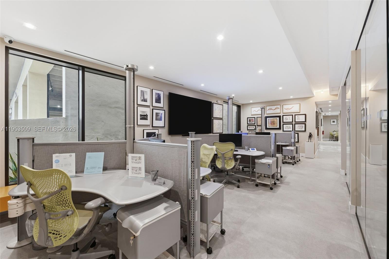   /   кв.футов $ 2026-01-27 0 Фото