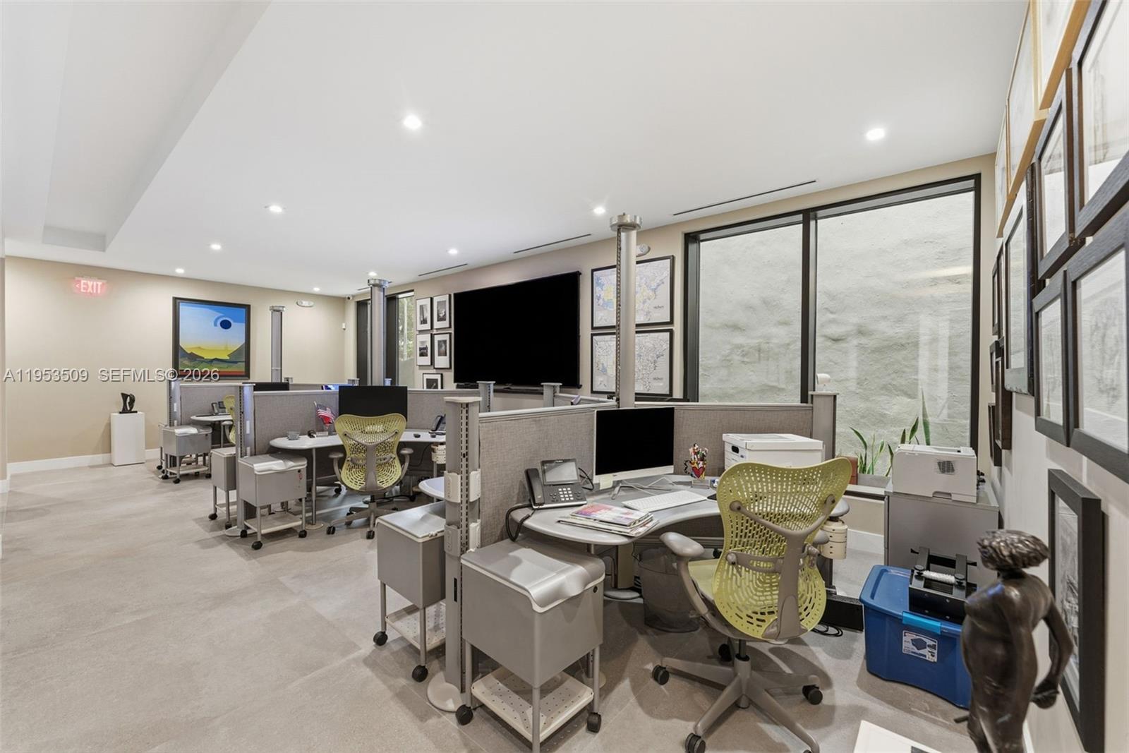   /   кв.футов $ 2026-01-27 0 Фото