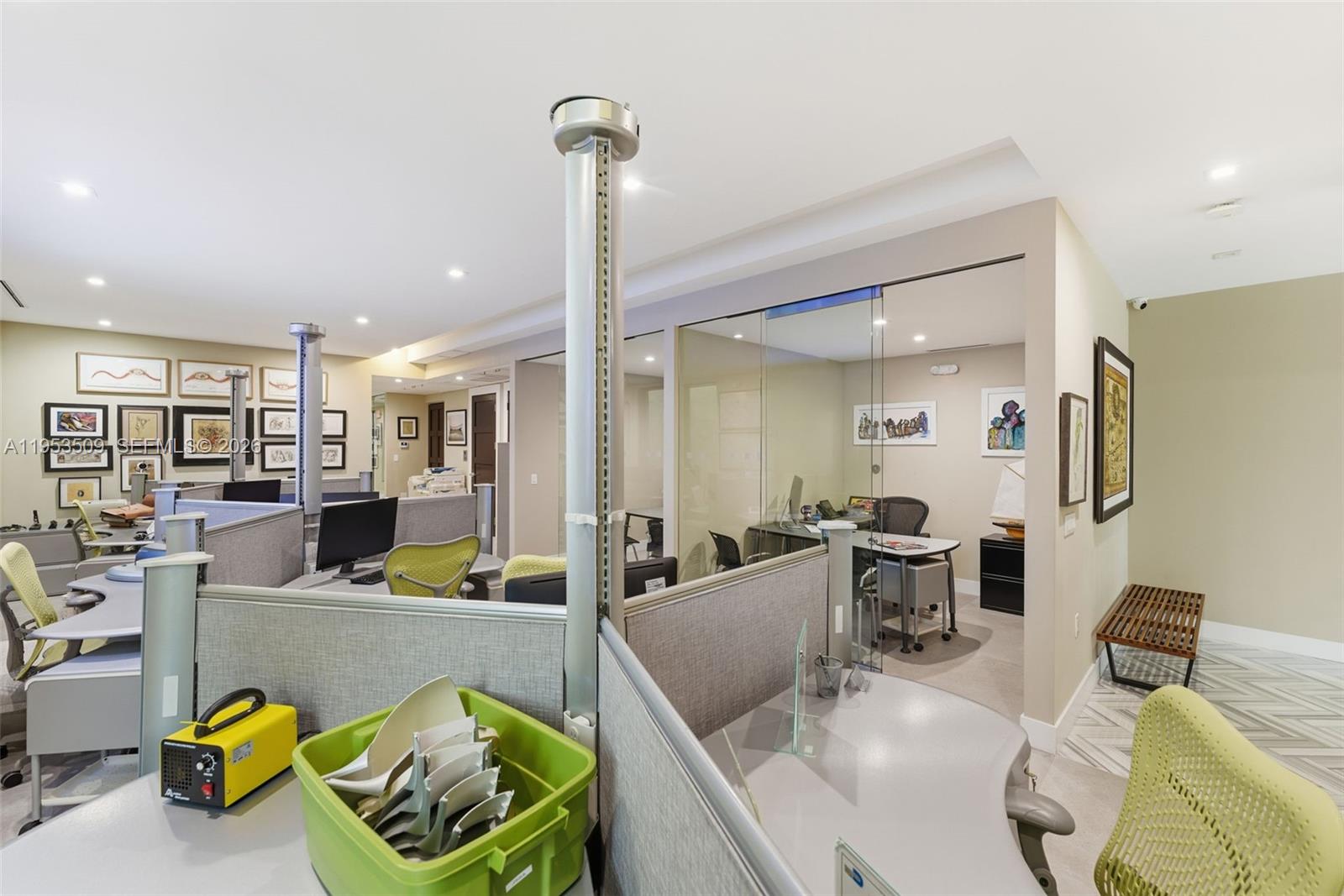   /   кв.футов $ 2026-01-27 0 Фото