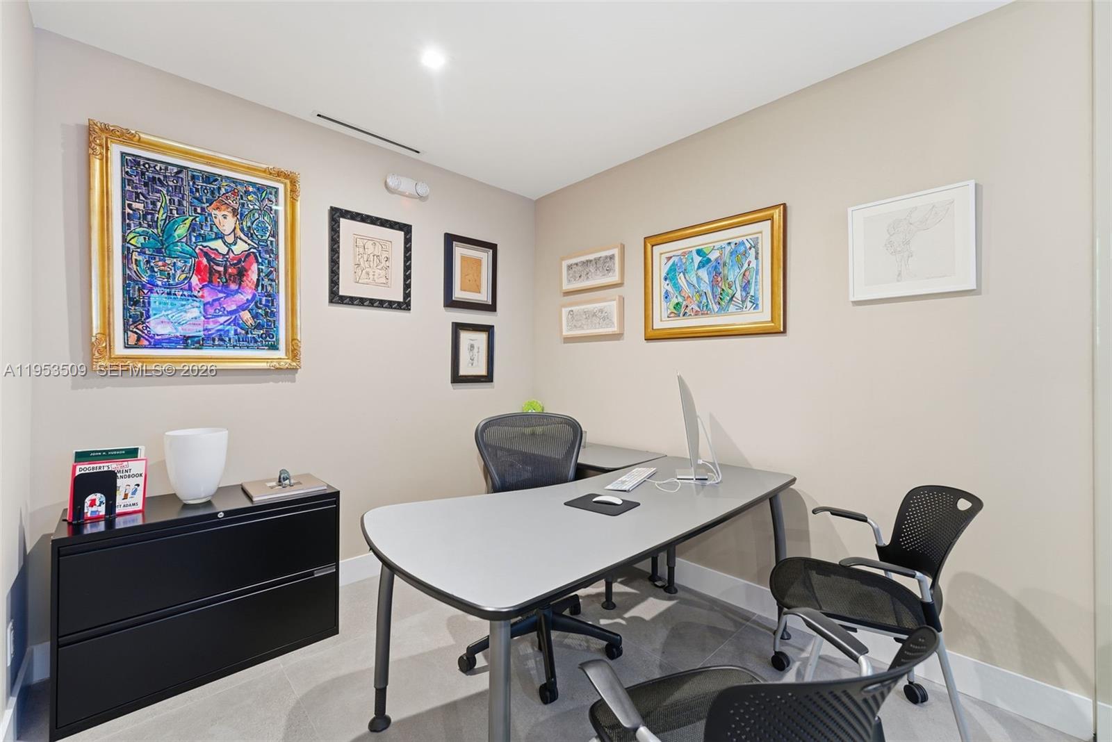   /   кв.футов $ 2026-01-27 0 Фото