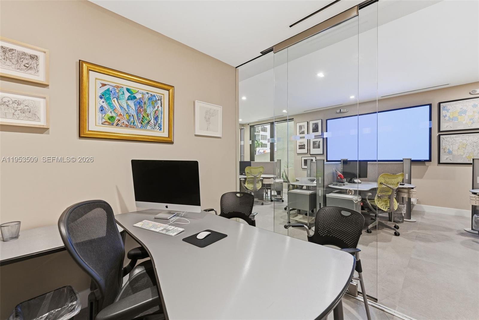   /   кв.футов $ 2026-01-27 0 Фото