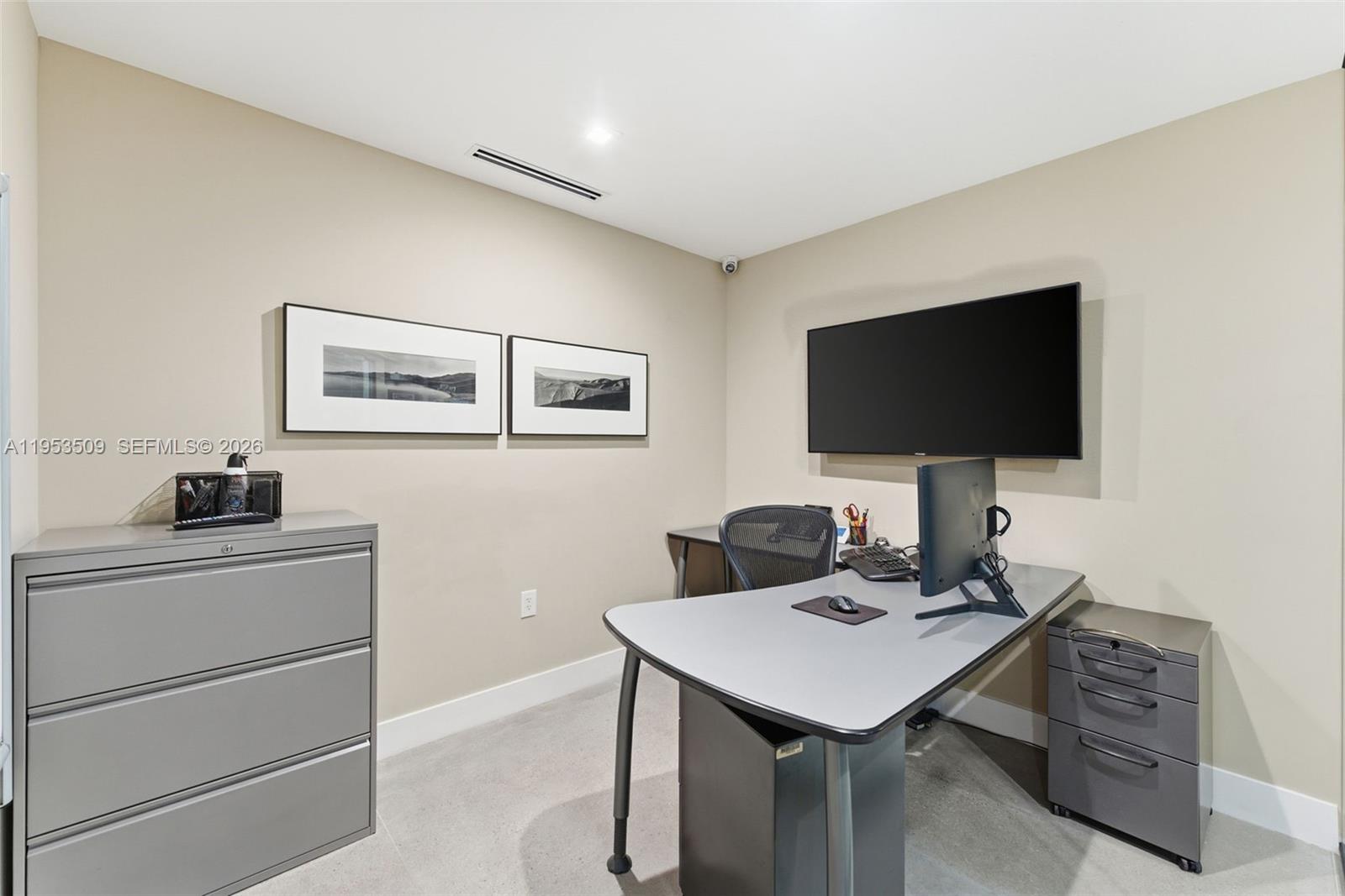   /   кв.футов $ 2026-01-27 0 Фото