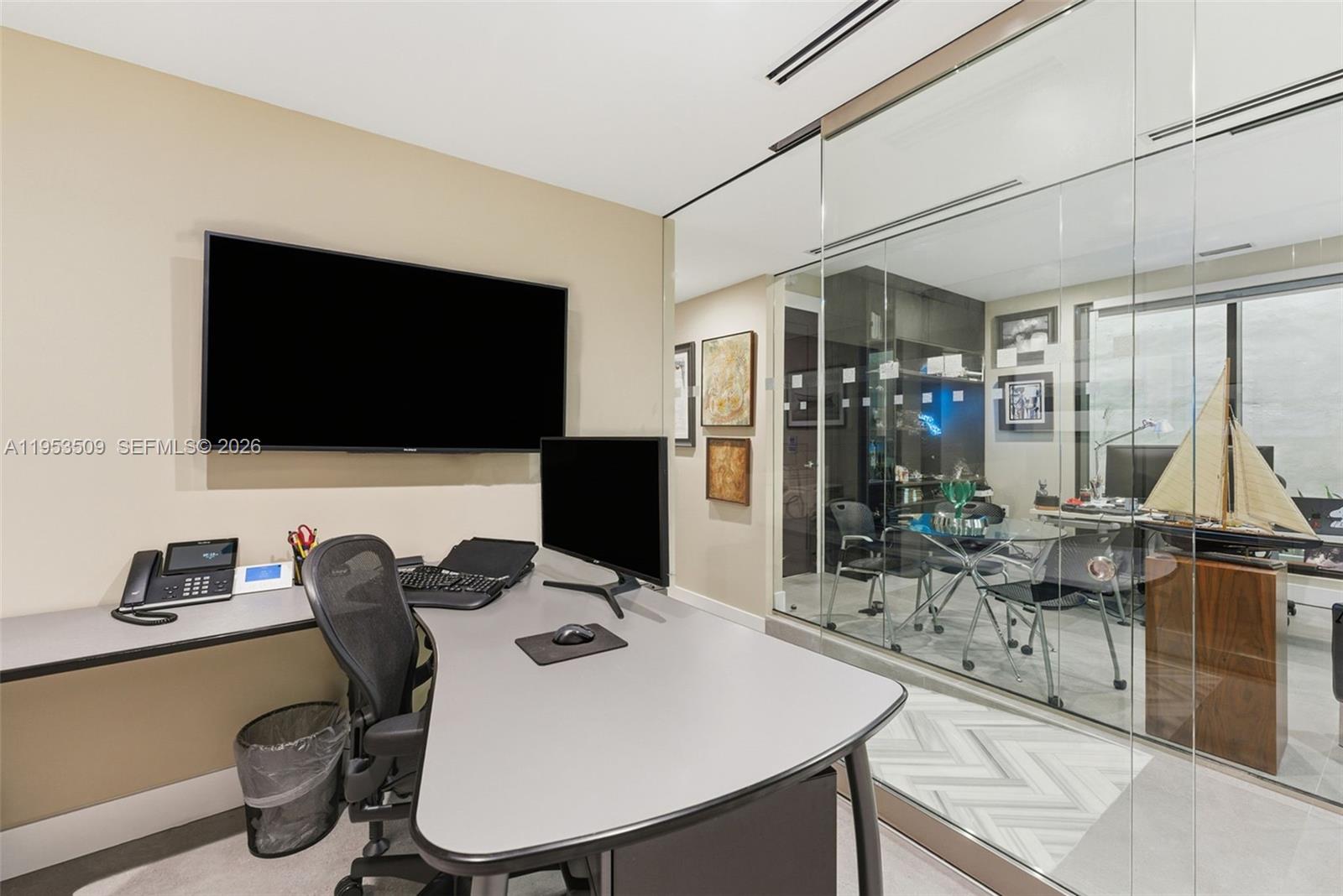   /   кв.футов $ 2026-01-27 0 Фото