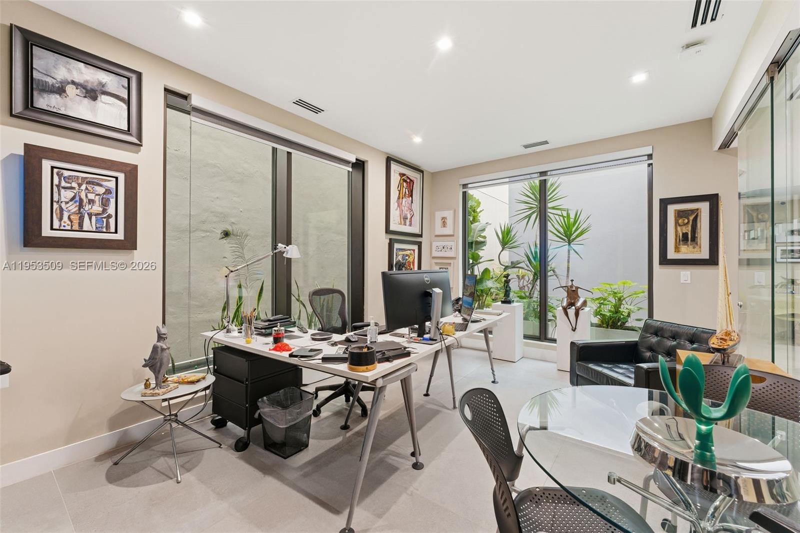   /   кв.футов $ 2026-01-27 0 Фото