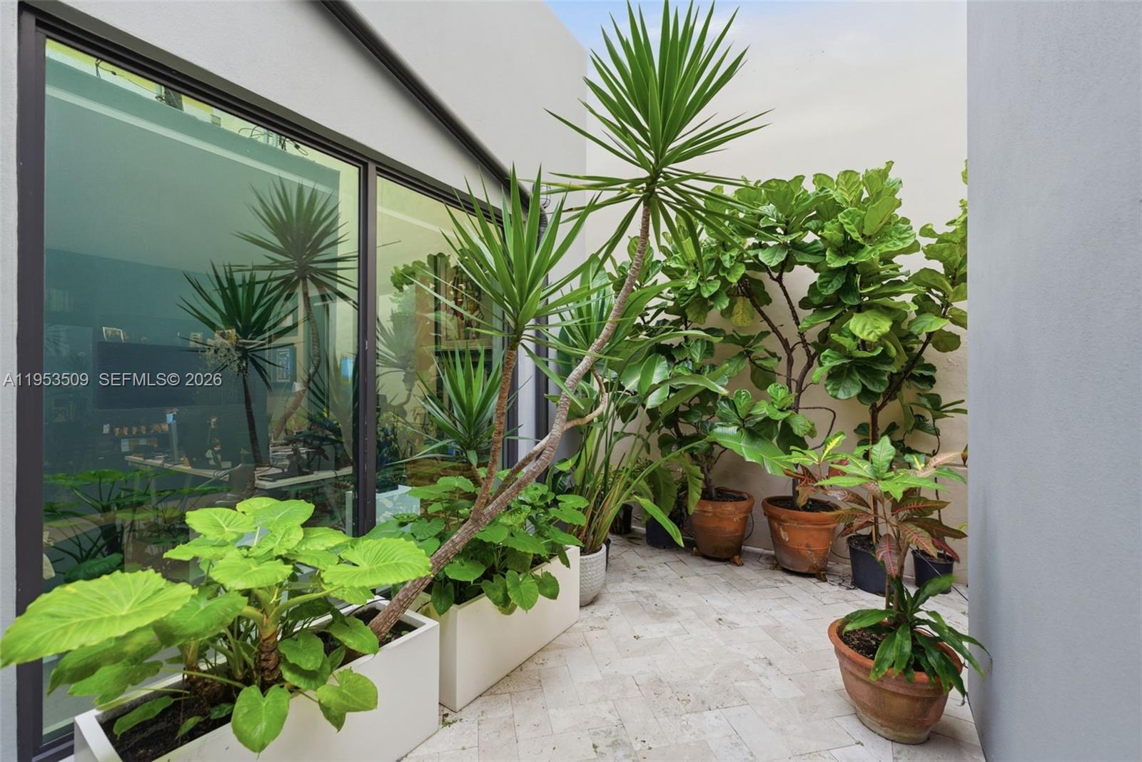   /   кв.футов $ 2026-01-27 0 Фото