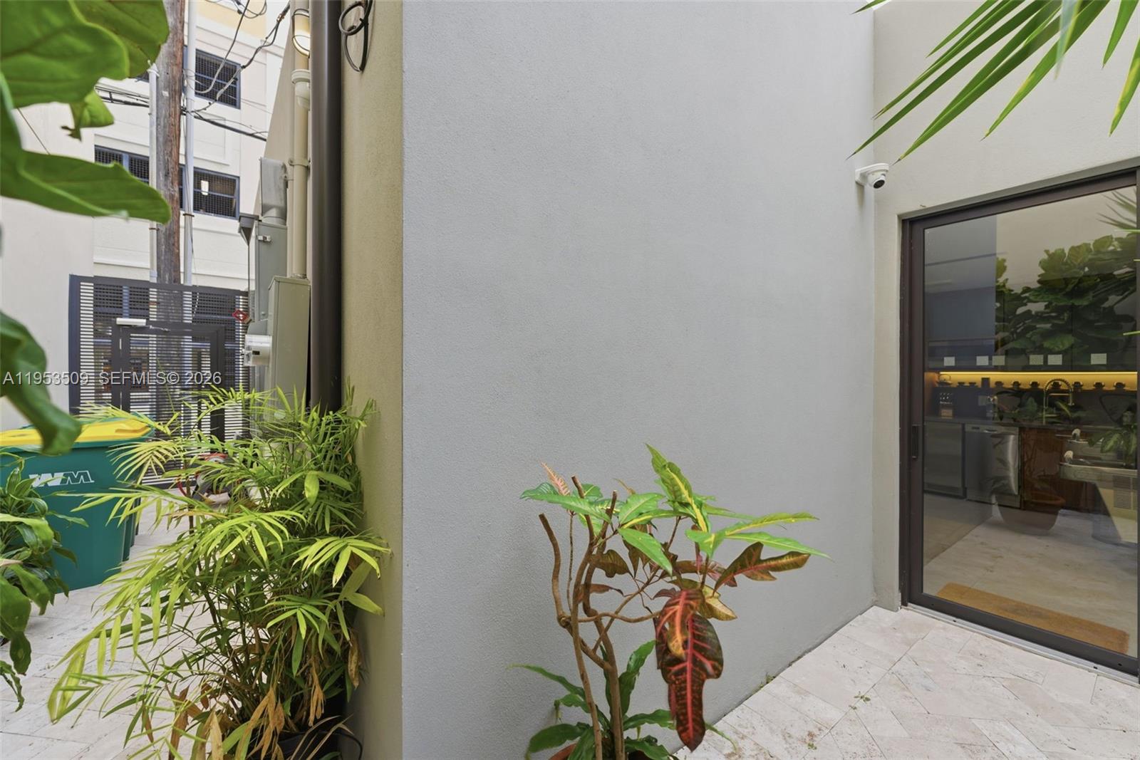   /   кв.футов $ 2026-01-27 0 Фото