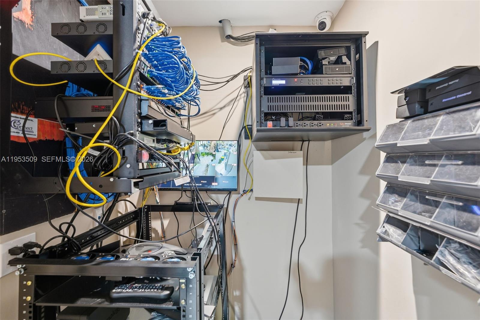   /   кв.футов $ 2026-01-27 0 Фото