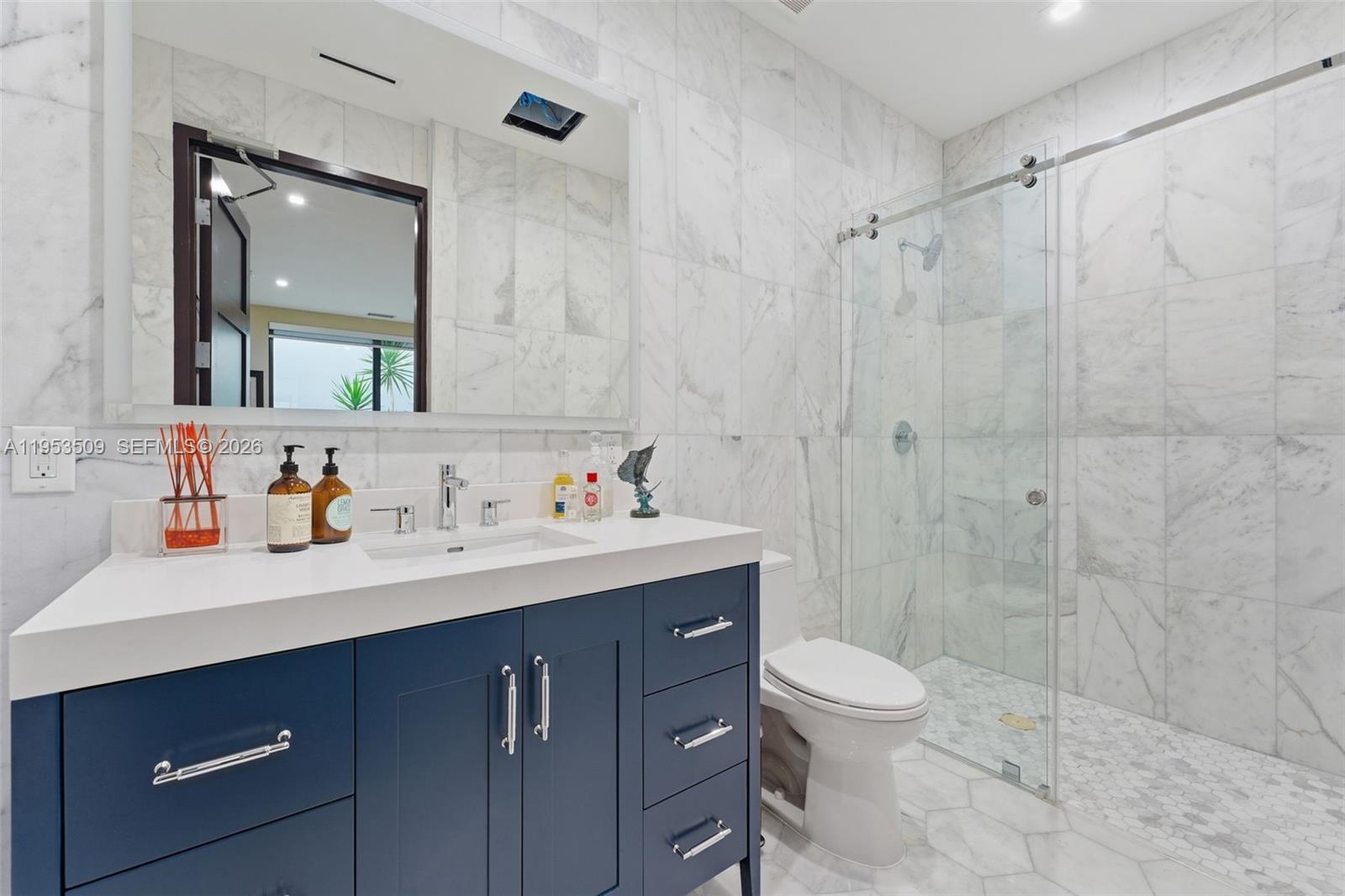   /   кв.футов $ 2026-01-27 0 Фото