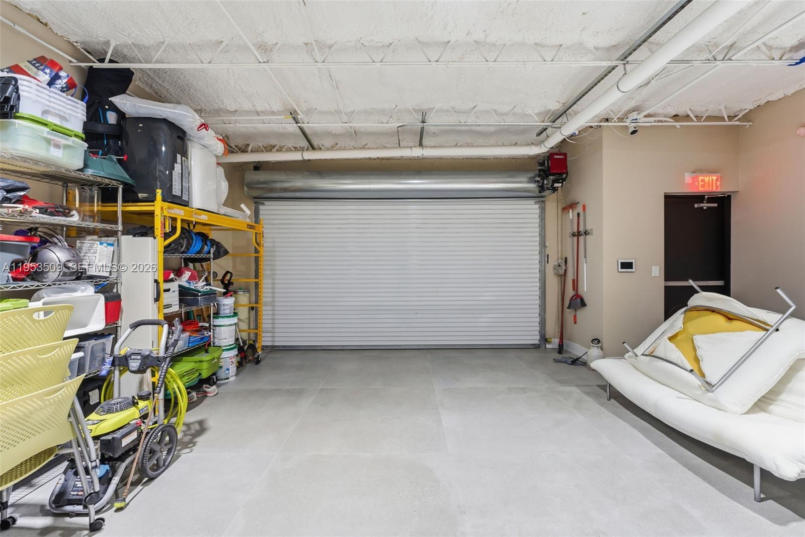   /   кв.футов $ 2026-01-27 0 Фото